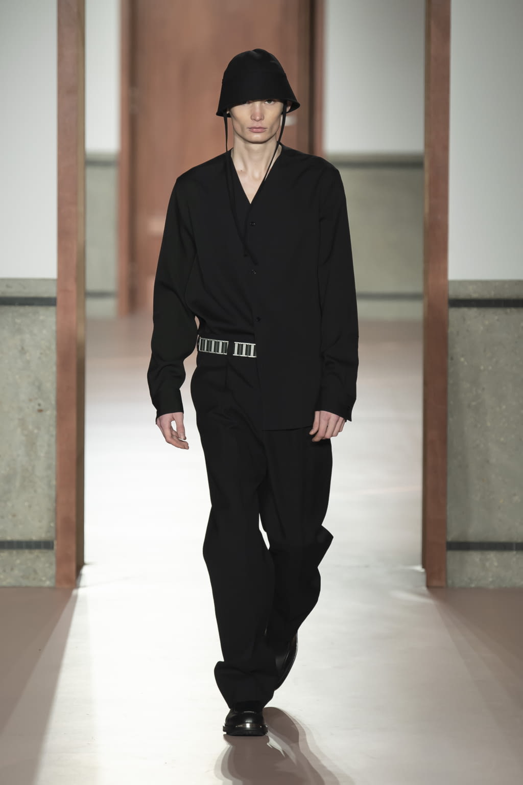 Fashion Week Paris Fall/Winter 2020 look 1 from the OAMC collection menswear