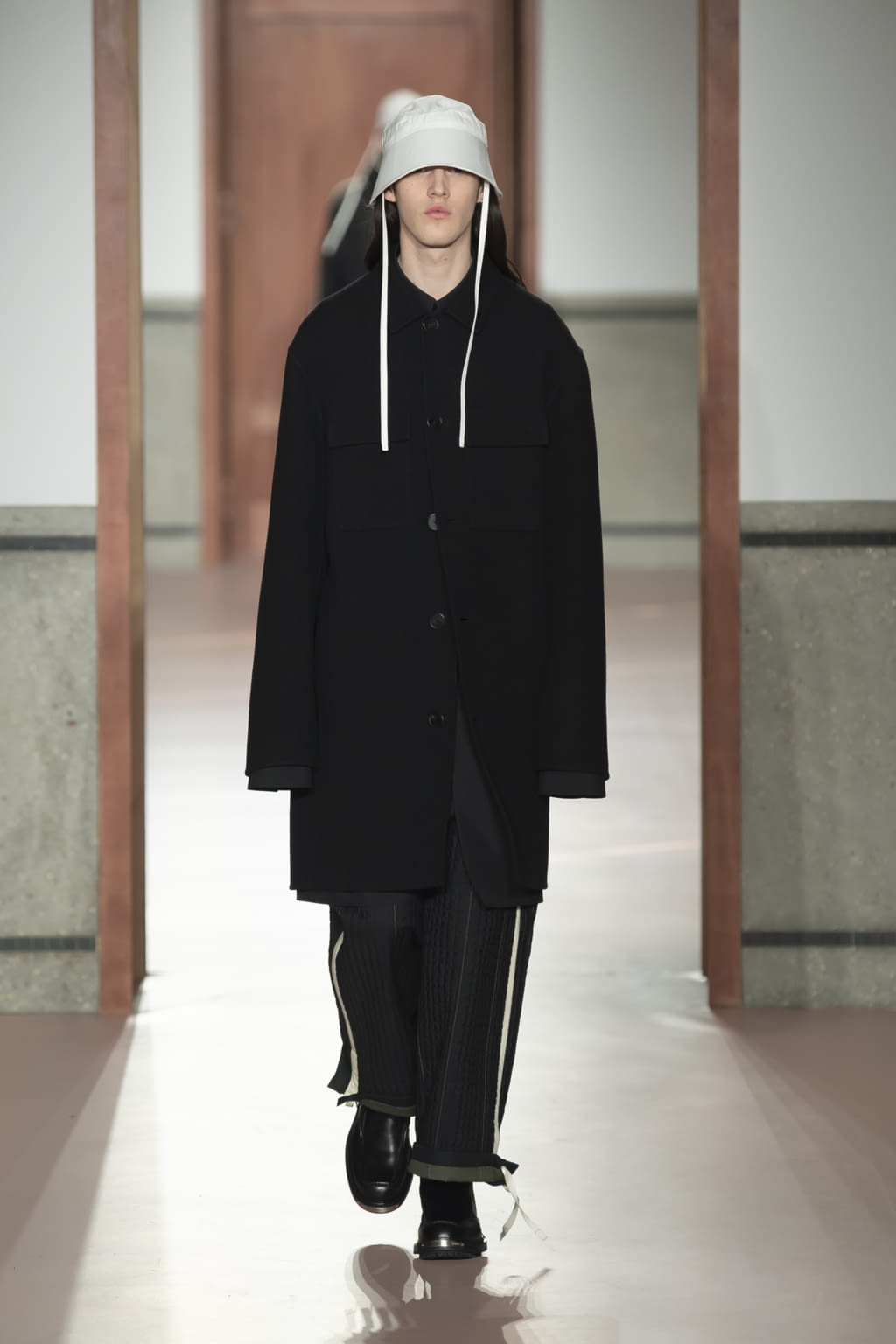 Fashion Week Paris Fall/Winter 2020 look 12 from the OAMC collection 男装
