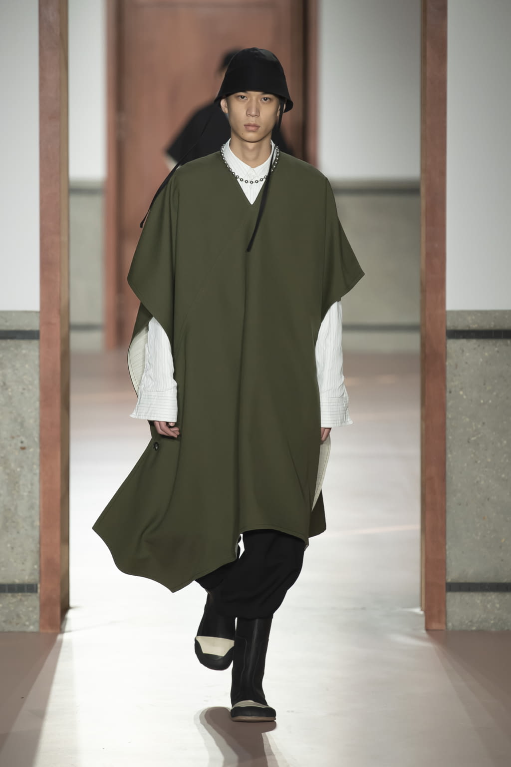 Fashion Week Paris Fall/Winter 2020 look 19 from the OAMC collection 男装
