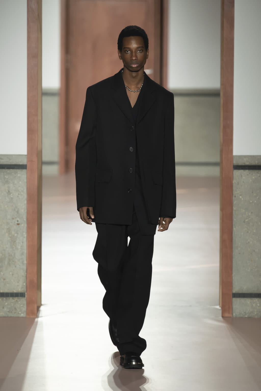 Fashion Week Paris Fall/Winter 2020 look 2 from the OAMC collection menswear