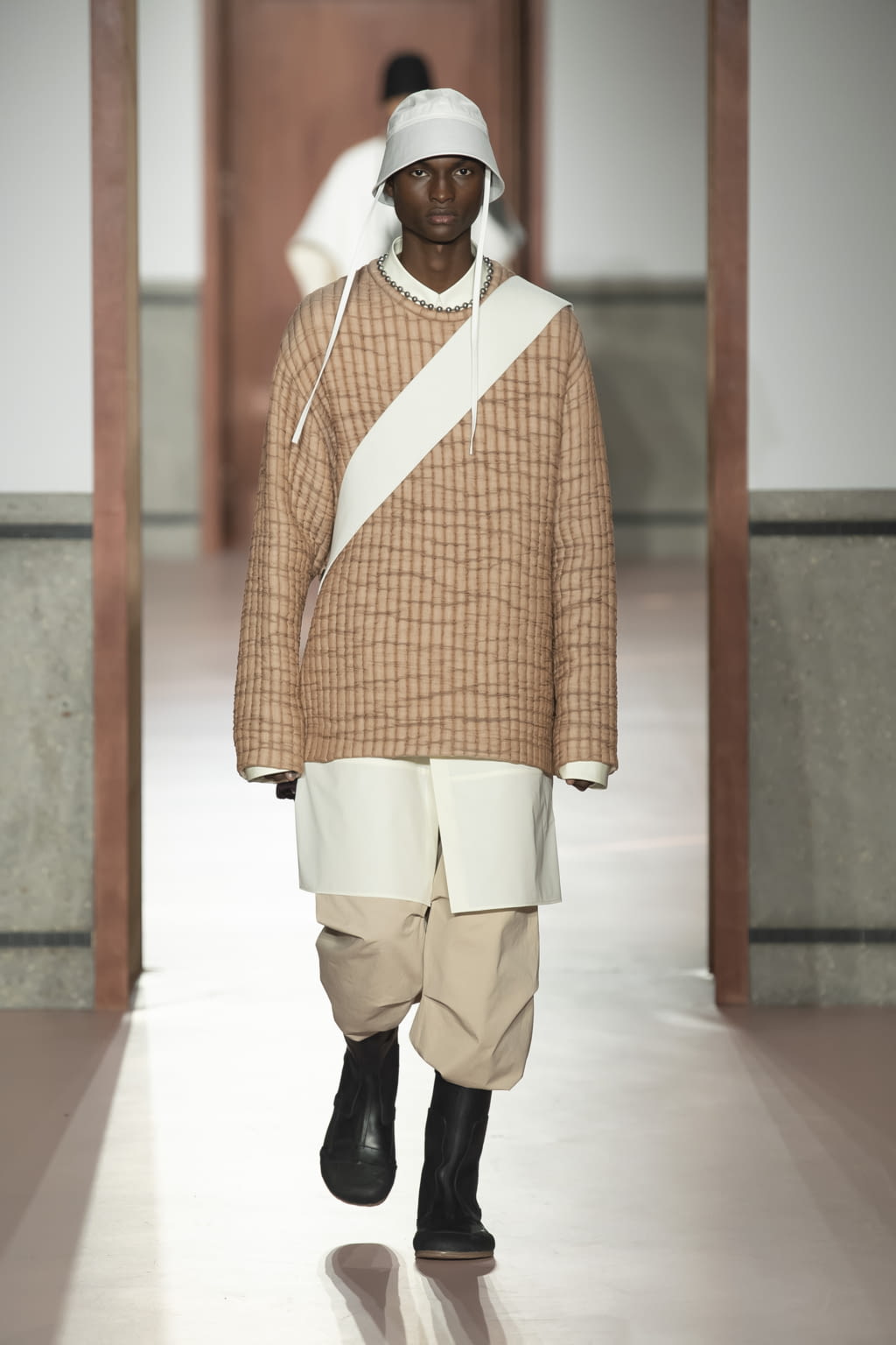 Fashion Week Paris Fall/Winter 2020 look 21 from the OAMC collection menswear