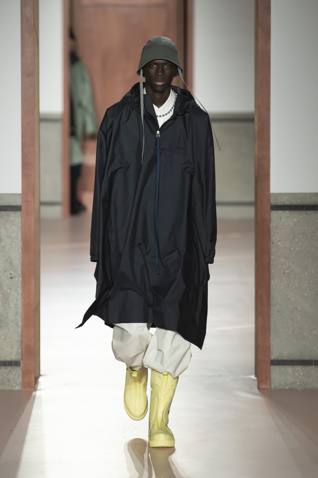 Fashion Week Paris Fall/Winter 2020 look 23 from the OAMC collection 男装
