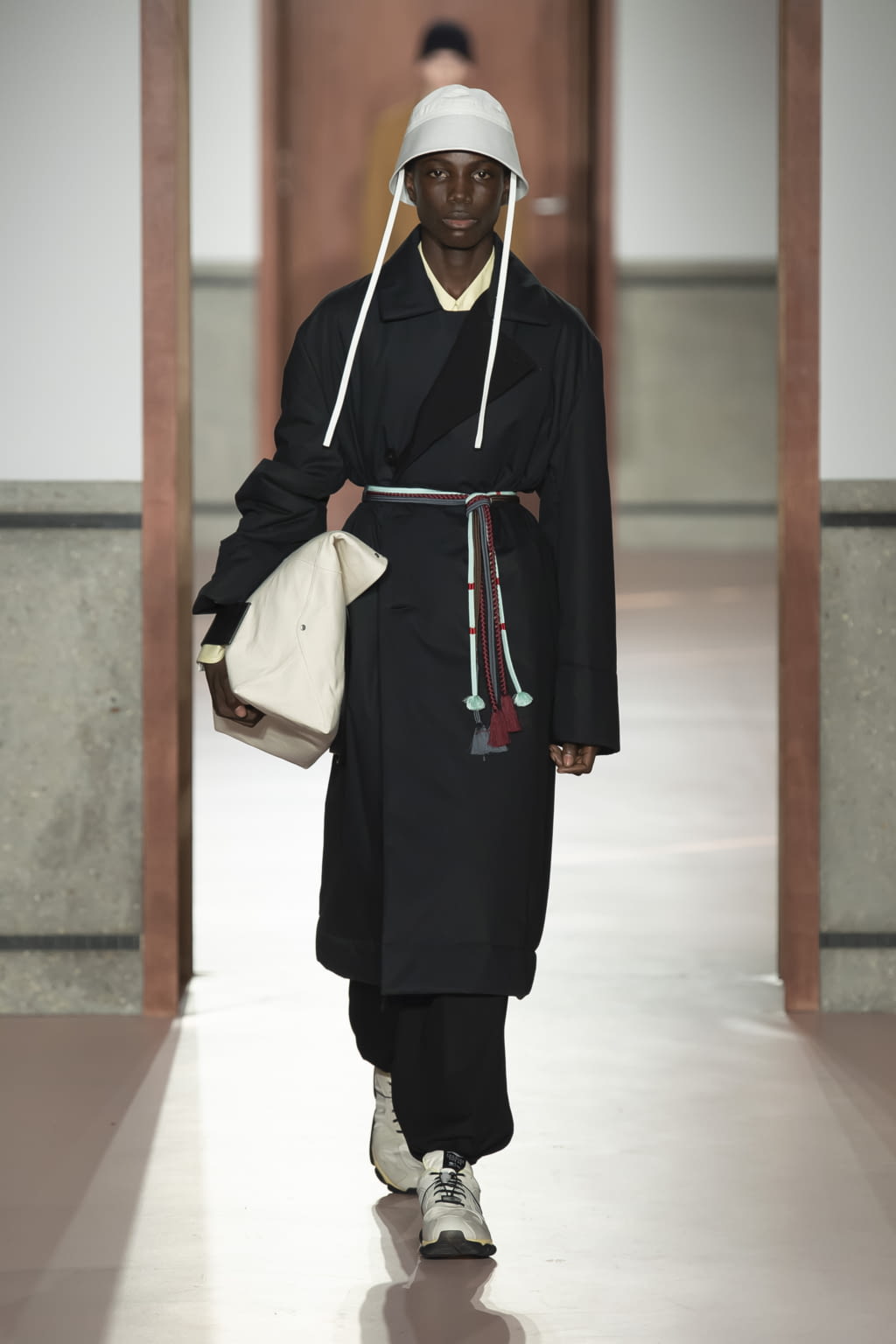 Fashion Week Paris Fall/Winter 2020 look 29 from the OAMC collection 男装