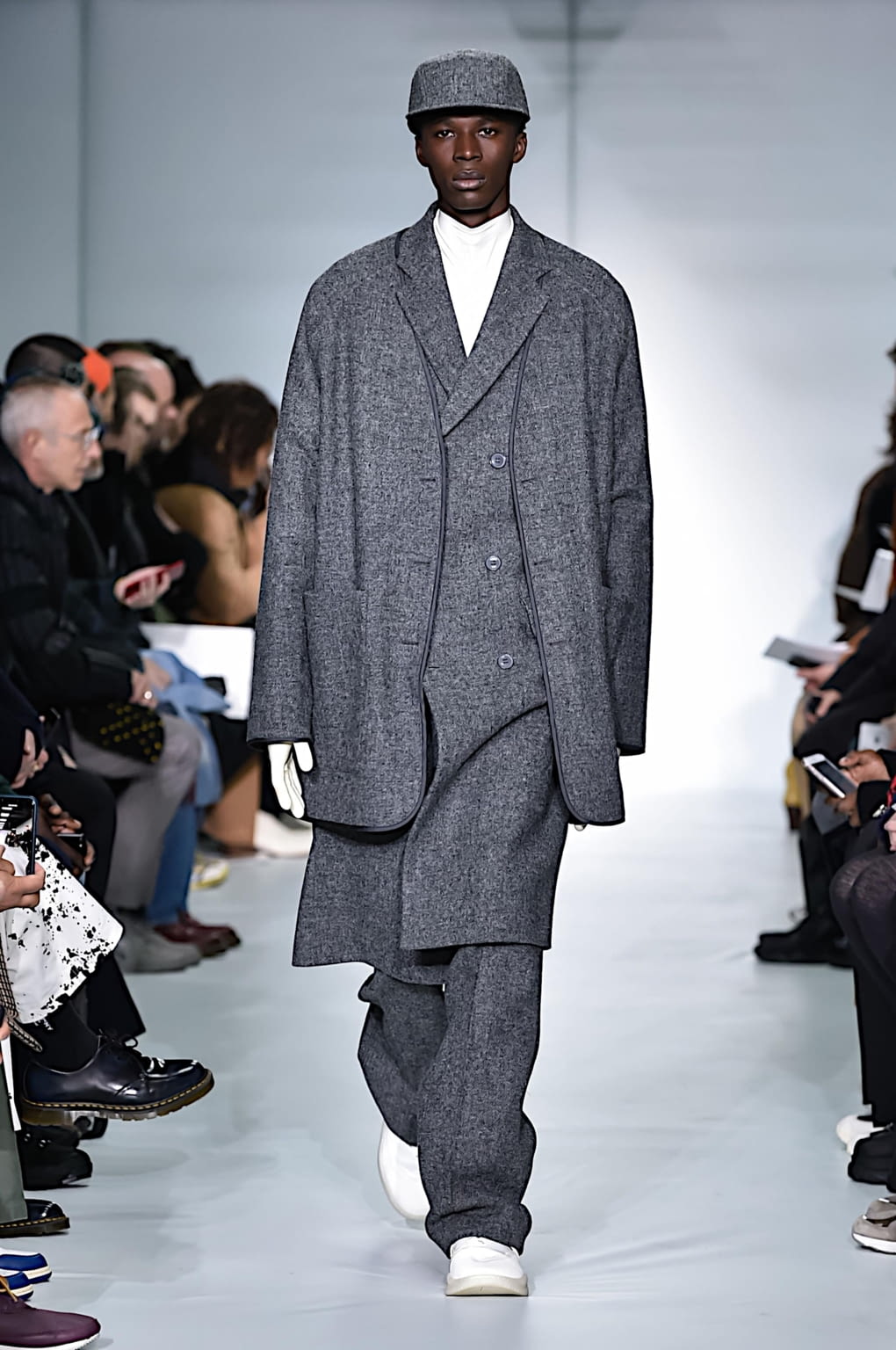 Fashion Week Paris Fall/Winter 2019 look 1 from the OAMC collection 男装
