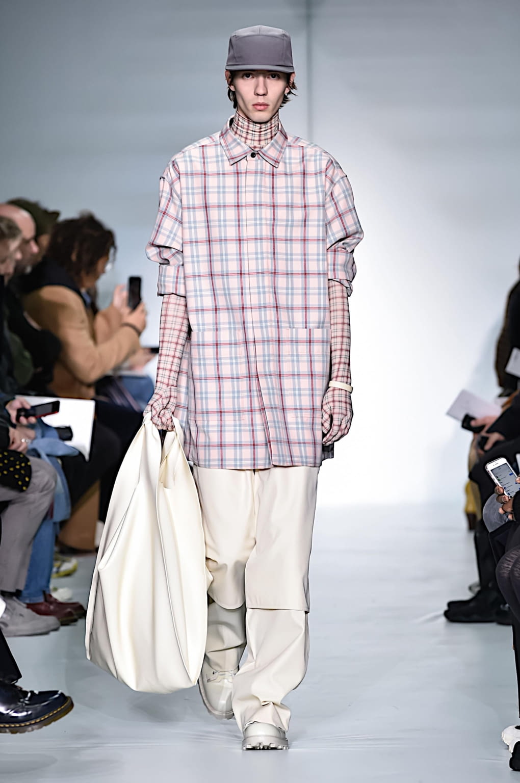 Fashion Week Paris Fall/Winter 2019 look 7 from the OAMC collection 男装