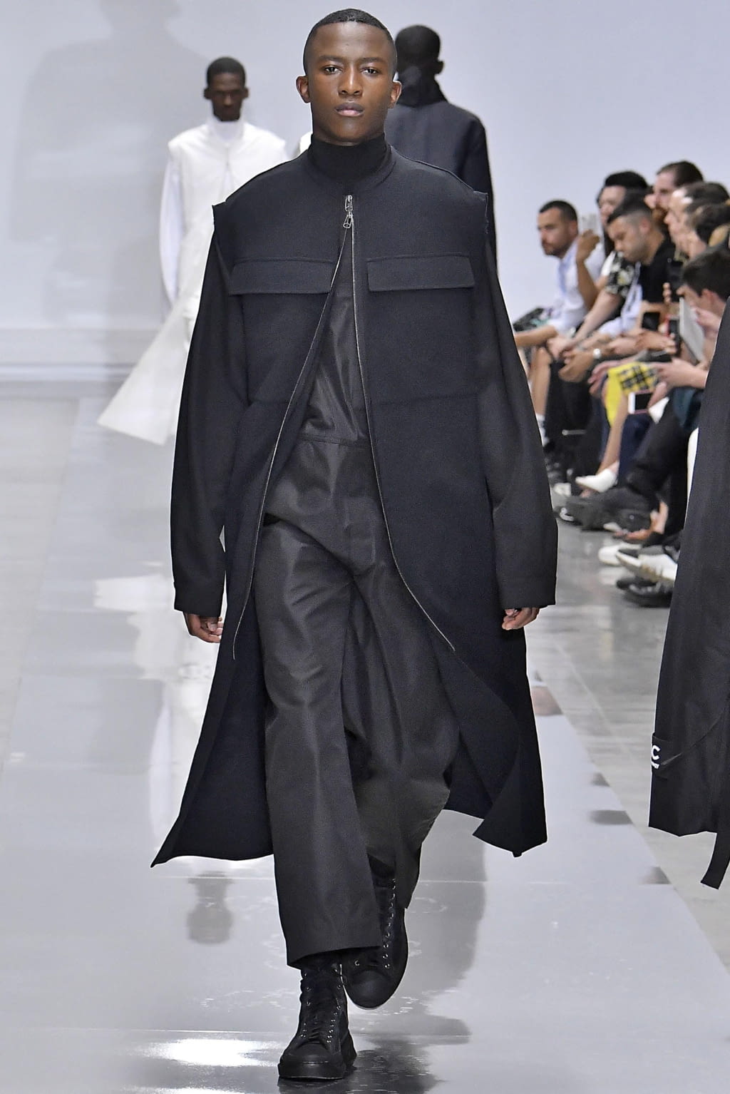 Fashion Week Paris Spring/Summer 2019 look 11 from the OAMC collection 男装