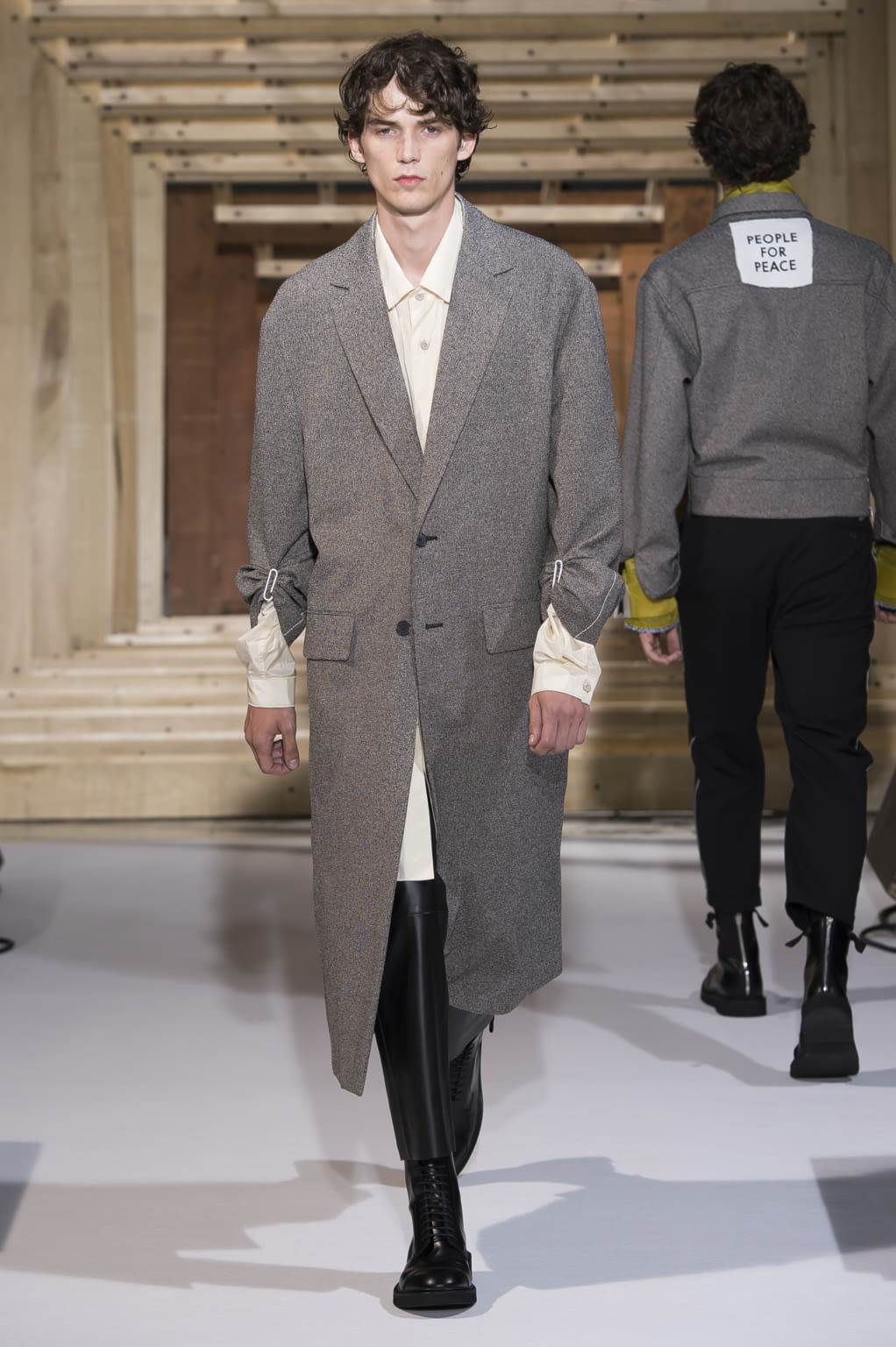 Fashion Week Paris Spring/Summer 2018 look 15 from the OAMC collection 男装