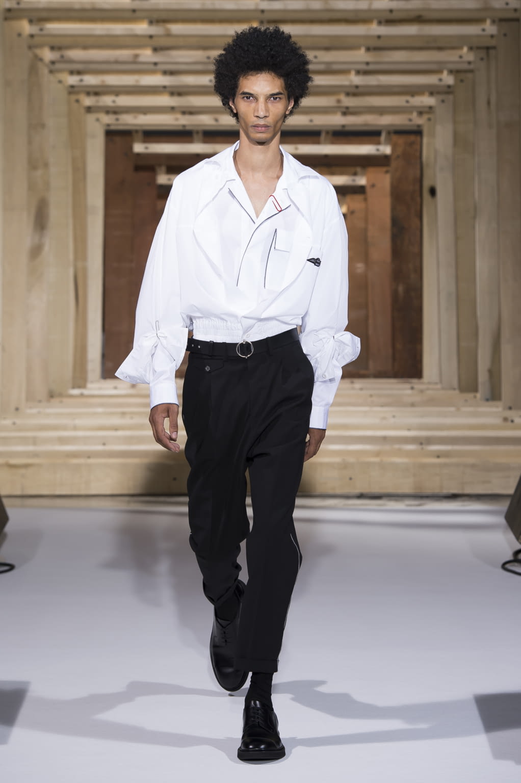 Fashion Week Paris Spring/Summer 2018 look 2 from the OAMC collection 男装