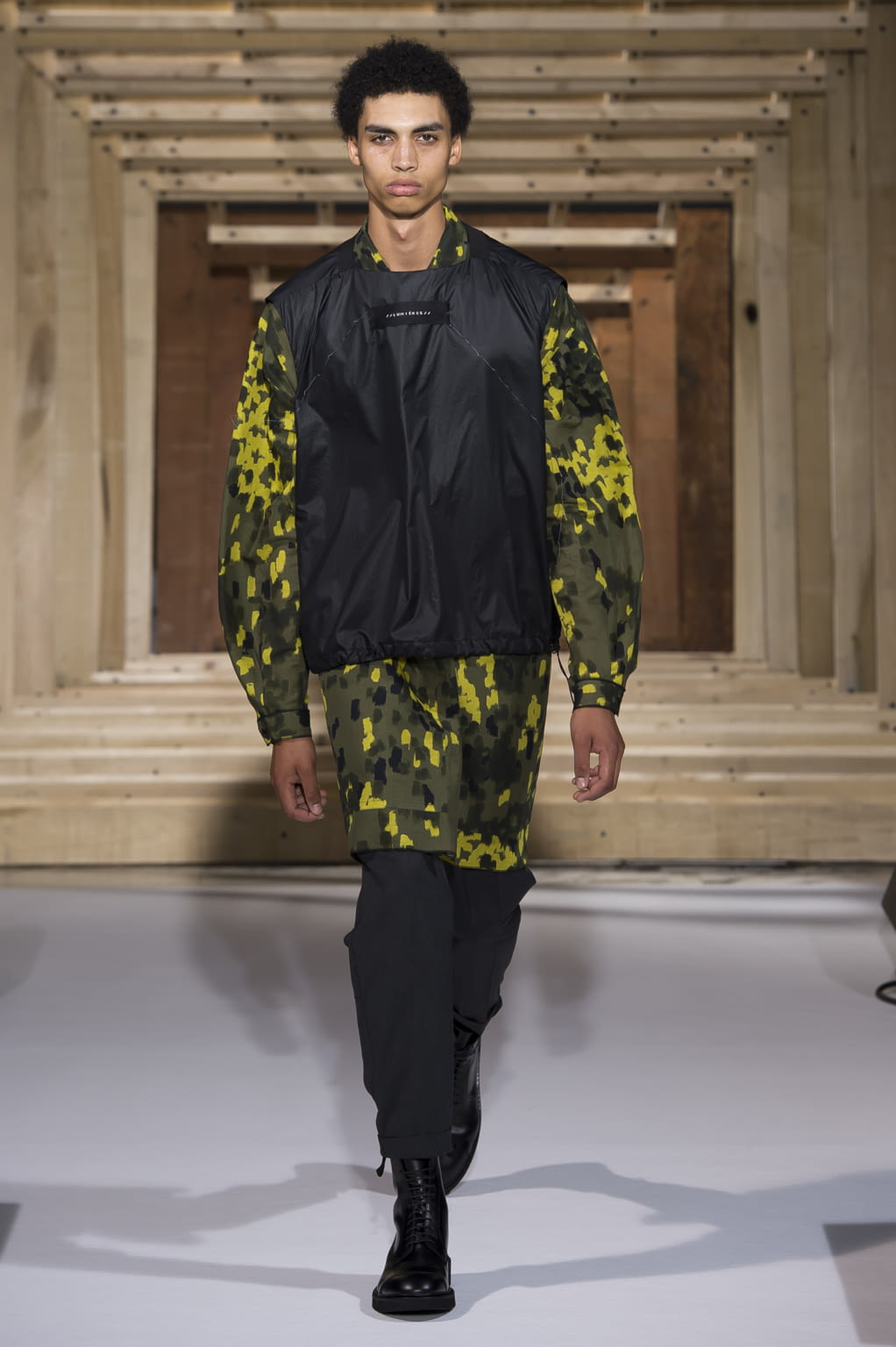 Fashion Week Paris Spring/Summer 2018 look 26 from the OAMC collection menswear