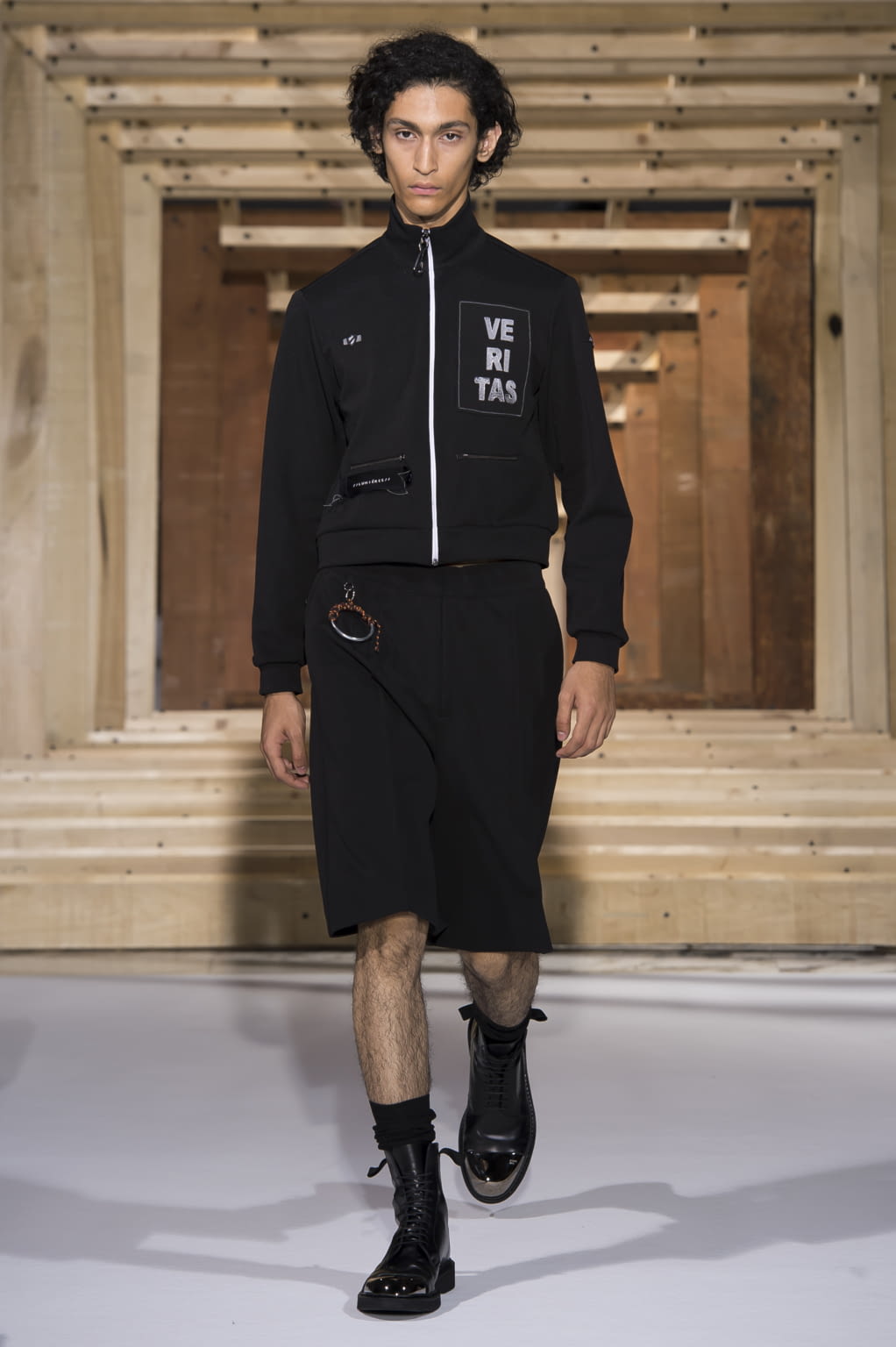 Fashion Week Paris Spring/Summer 2018 look 28 from the OAMC collection 男装