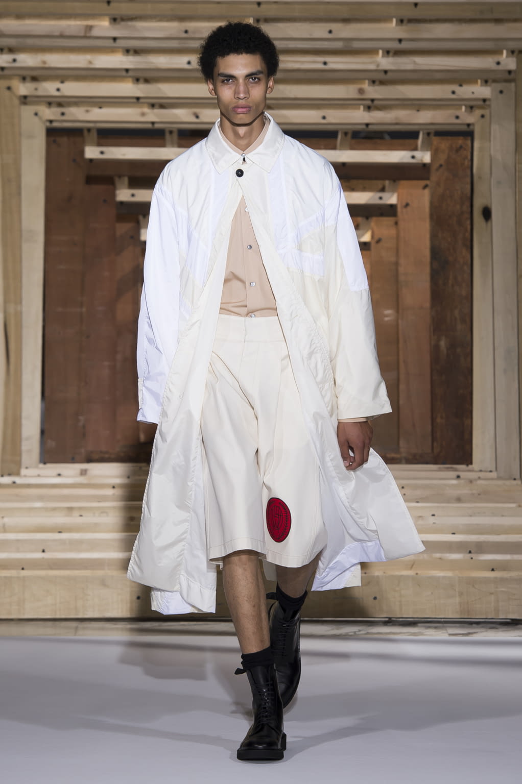 Fashion Week Paris Spring/Summer 2018 look 3 from the OAMC collection 男装
