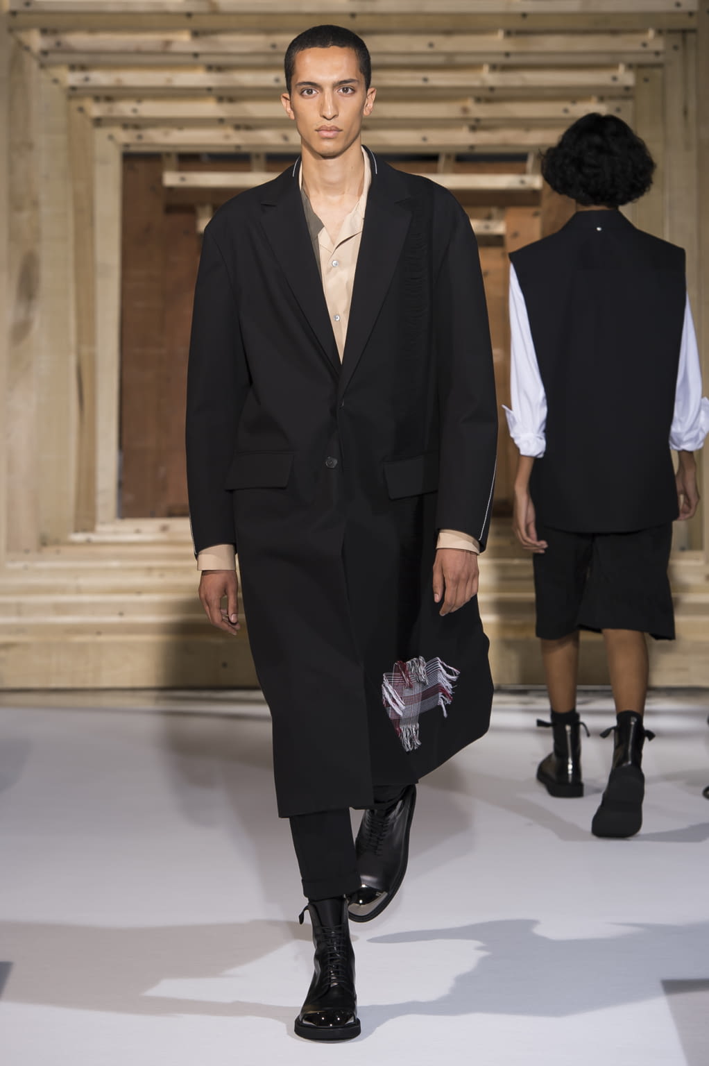 Fashion Week Paris Spring/Summer 2018 look 6 from the OAMC collection menswear