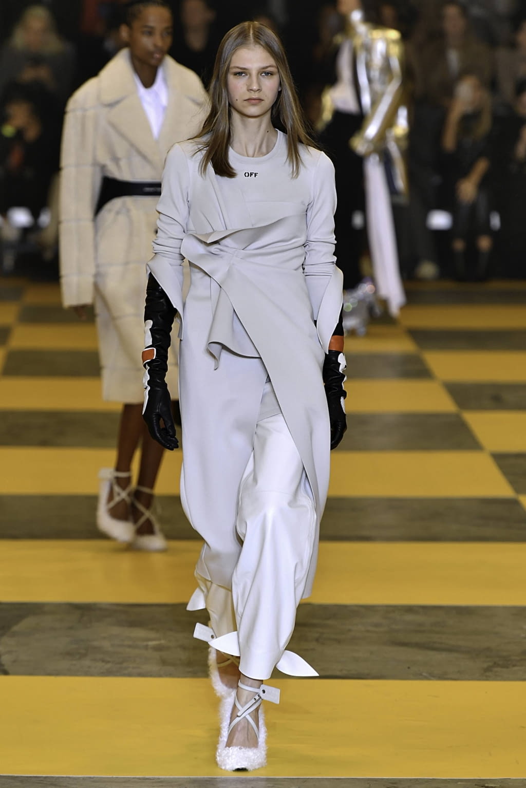 Fashion Week Paris Fall/Winter 2019 look 7 from the Off-White collection 女装