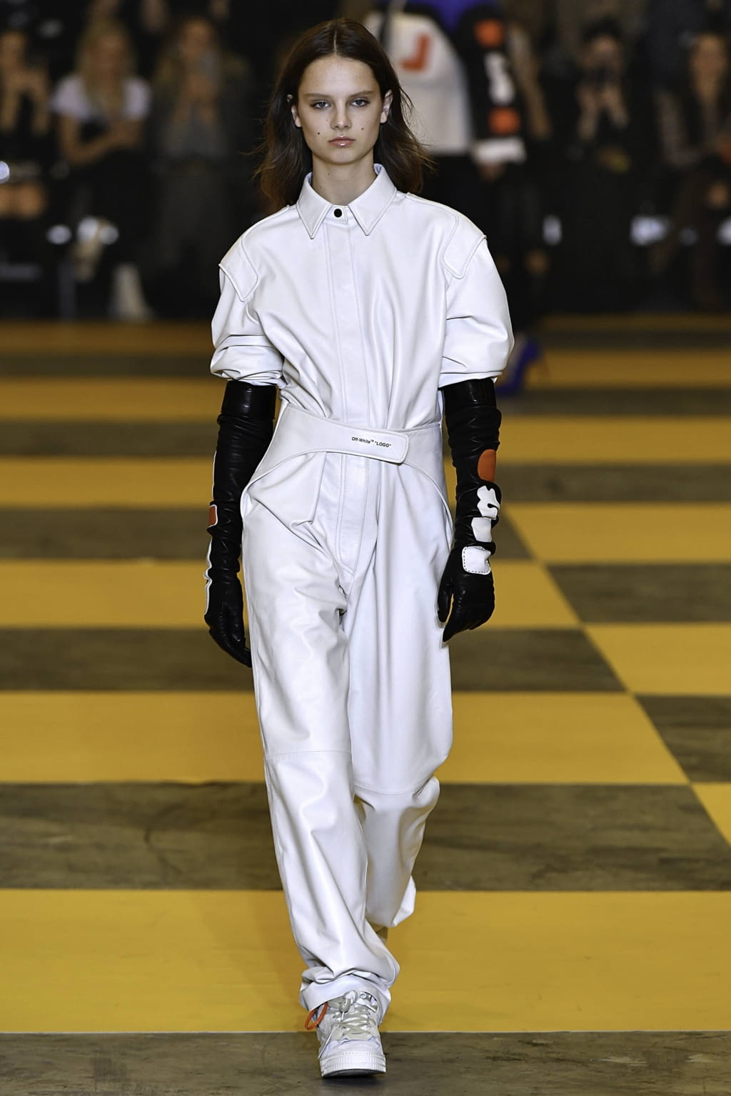 Fashion Week Paris Fall/Winter 2019 look 11 from the Off-White collection 女装