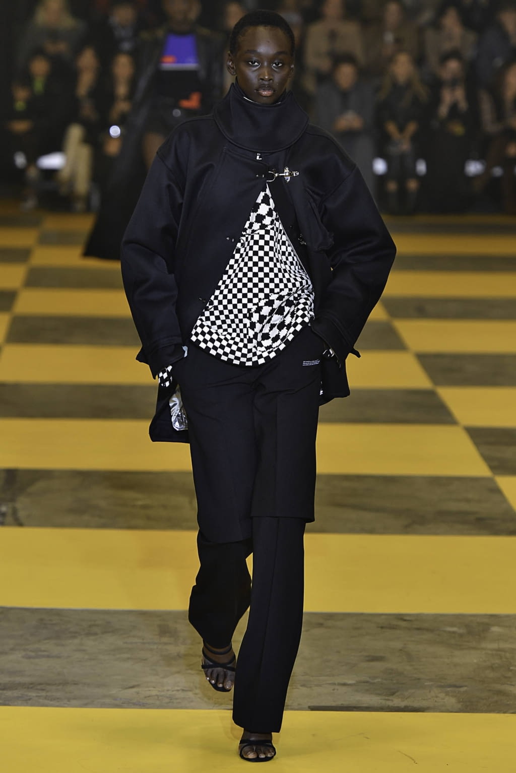Fashion Week Paris Fall/Winter 2019 look 13 from the Off-White collection 女装