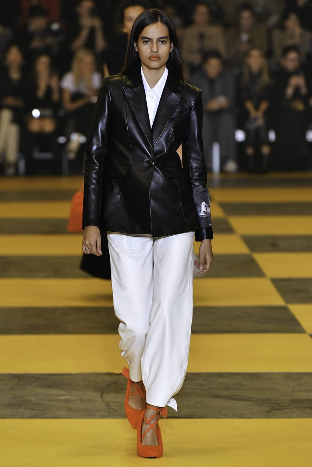 Fashion Week Paris Fall/Winter 2019 look 15 from the Off-White collection 女装