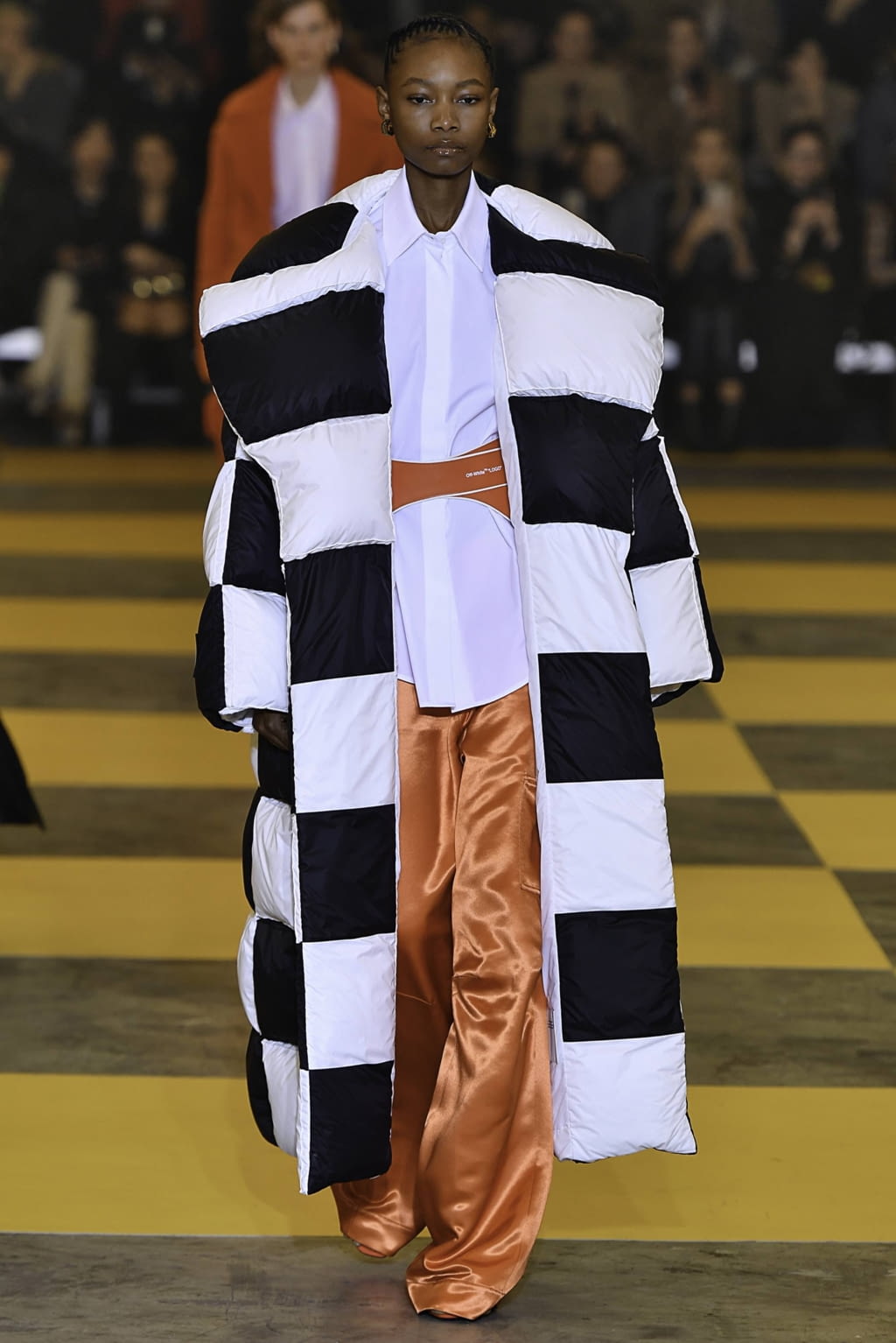 Fashion Week Paris Fall/Winter 2019 look 17 from the Off-White collection 女装