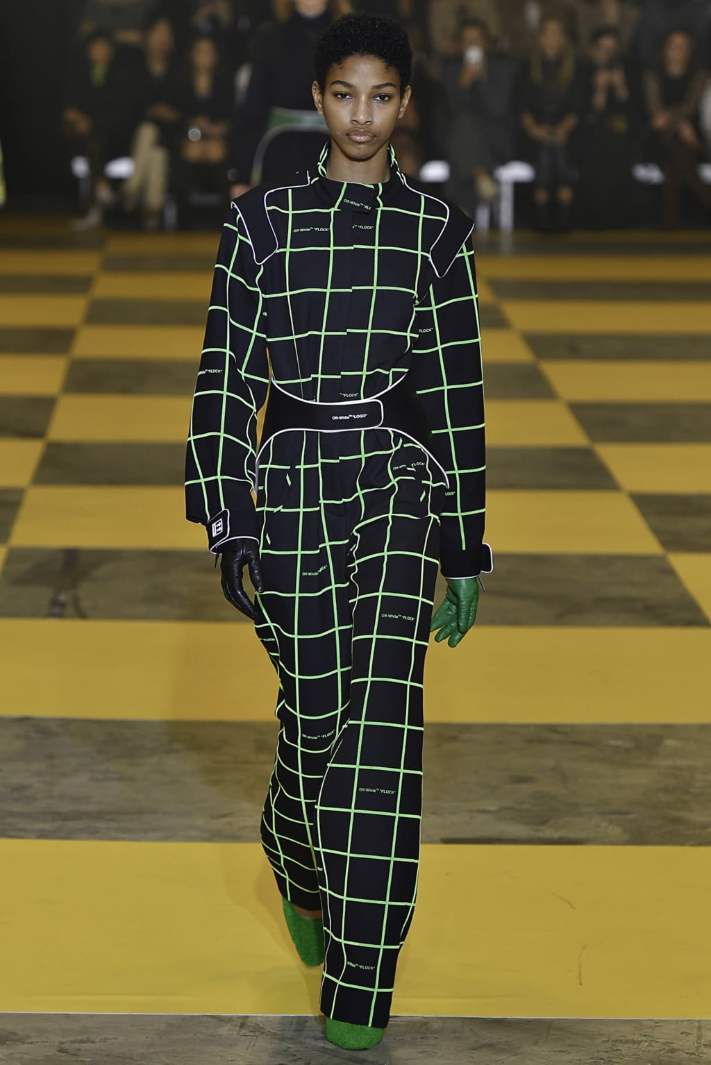 Fashion Week Paris Fall/Winter 2019 look 36 from the Off-White collection 女装