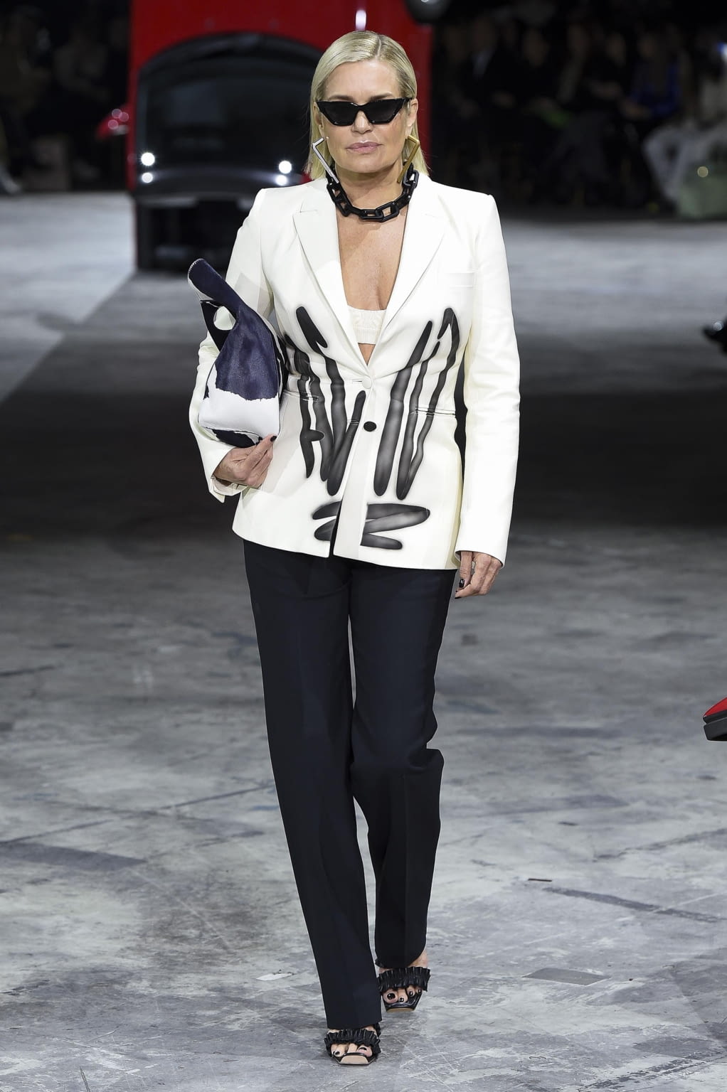 Fashion Week Paris Fall/Winter 2020 look 15 from the Off-White collection 女装