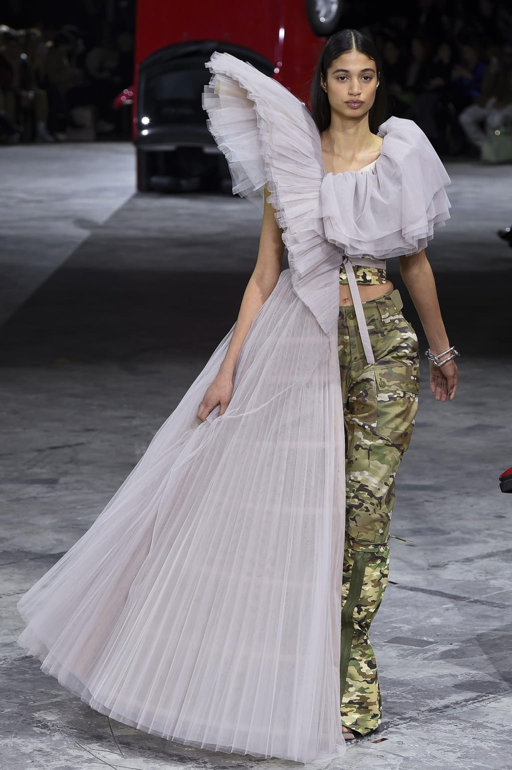 Fashion Week Paris Fall/Winter 2020 look 21 from the Off-White collection 女装