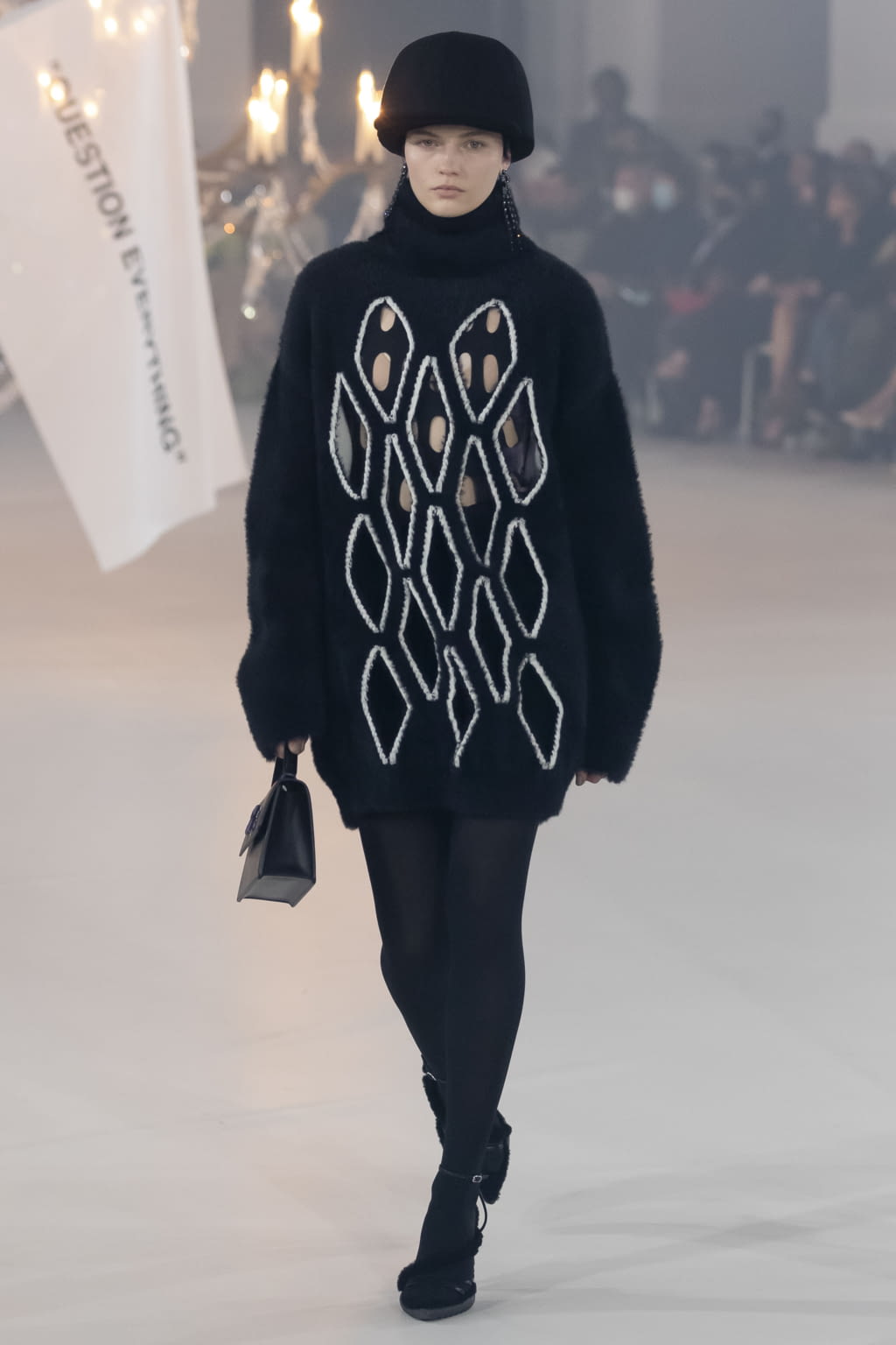 Fashion Week Paris Fall/Winter 2022 look 31 from the Off-White collection womenswear