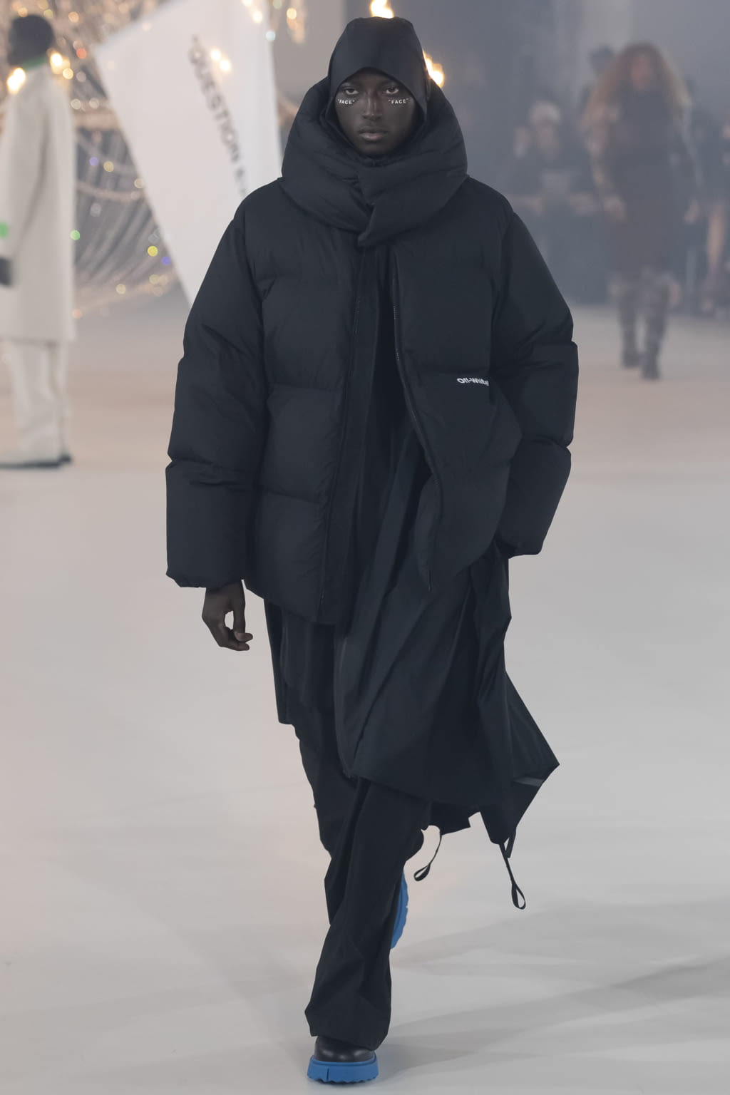 Fashion Week Paris Fall/Winter 2022 look 42 from the Off-White collection womenswear