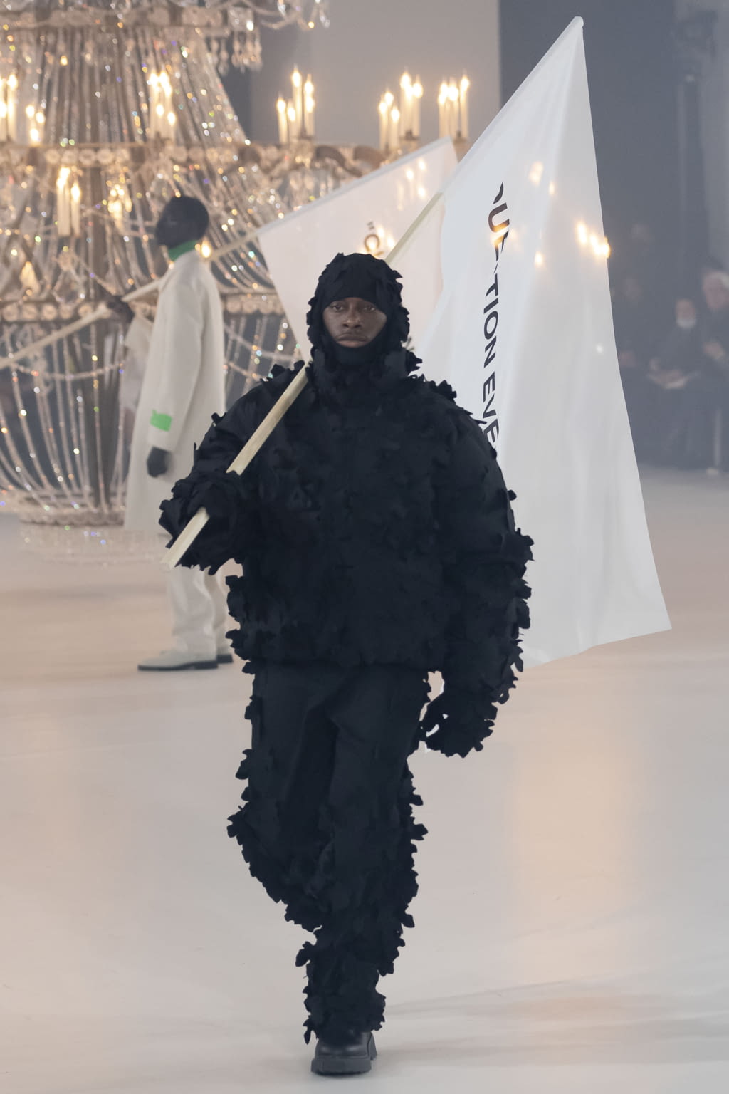 Fashion Week Paris Fall/Winter 2022 look 53 from the Off-White collection 女装