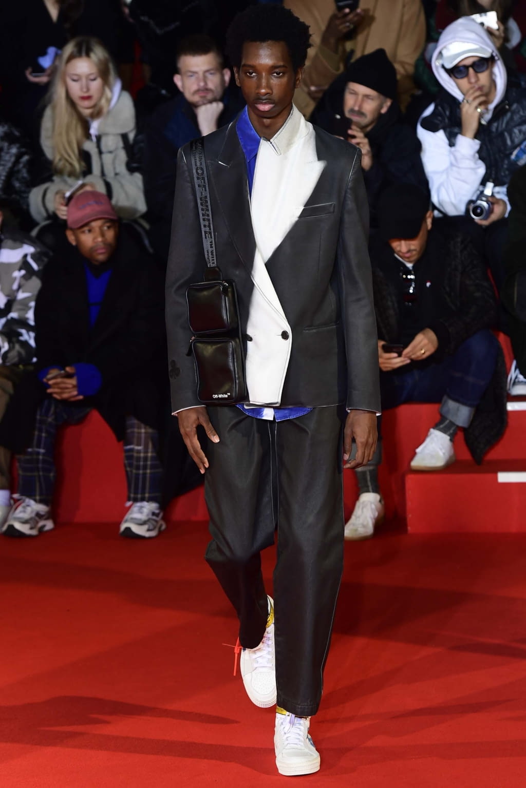 Fashion Week Paris Fall/Winter 2018 look 5 from the Off-White collection menswear