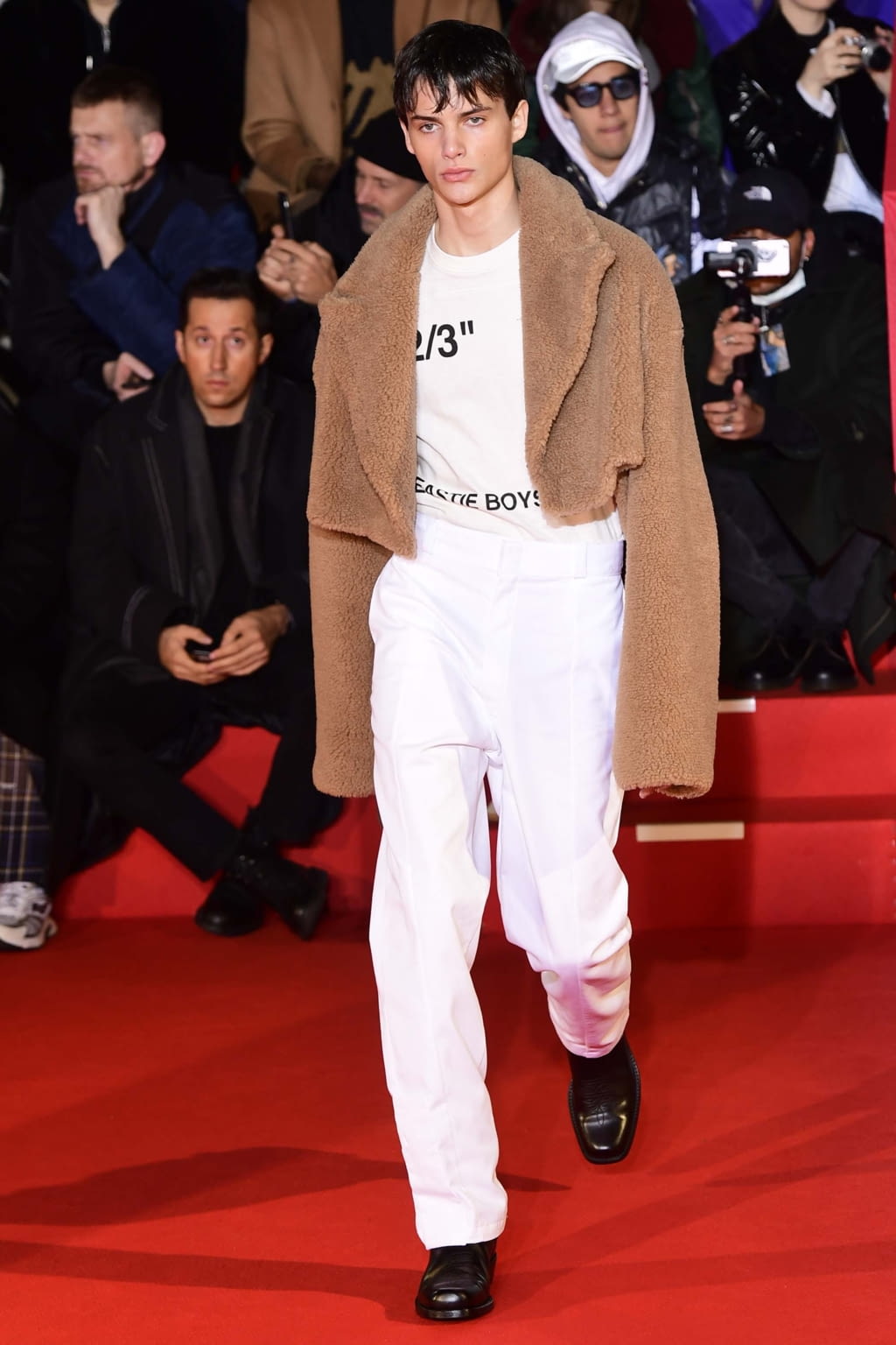 Fashion Week Paris Fall/Winter 2018 look 12 from the Off-White collection 男装