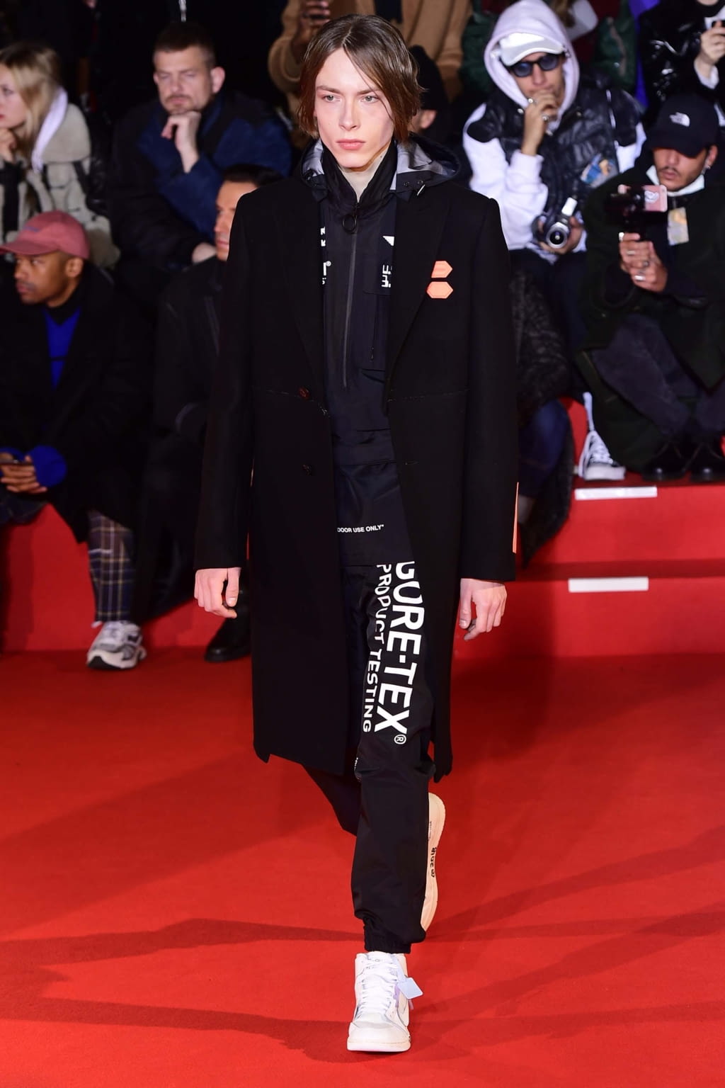 Fashion Week Paris Fall/Winter 2018 look 21 from the Off-White collection menswear