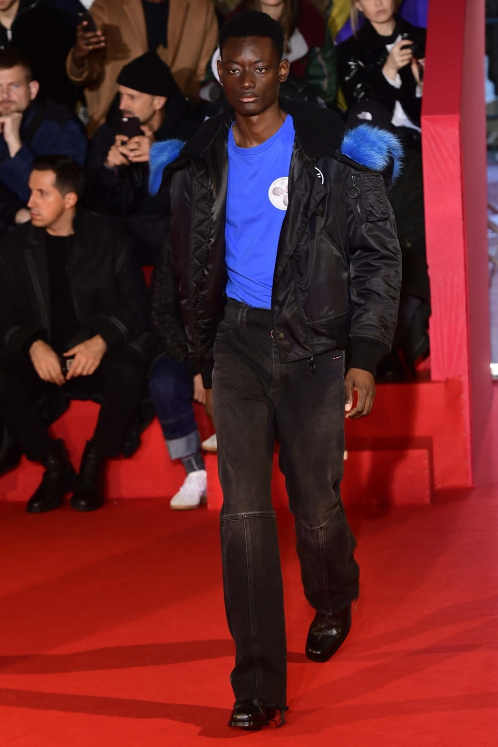 Fashion Week Paris Fall/Winter 2018 look 22 from the Off-White collection menswear