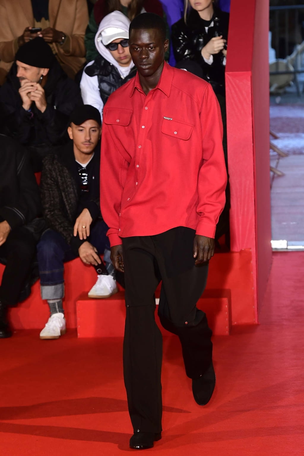 Fashion Week Paris Fall/Winter 2018 look 29 from the Off-White collection 男装