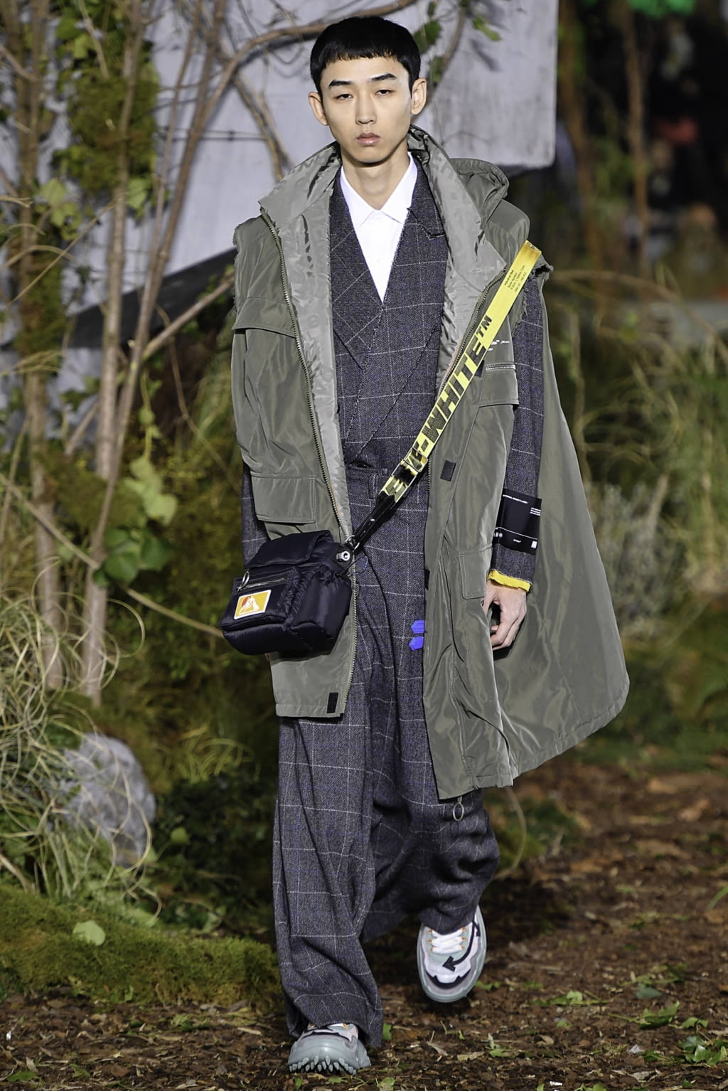 Fashion Week Paris Fall/Winter 2019 look 26 from the Off-White collection 男装