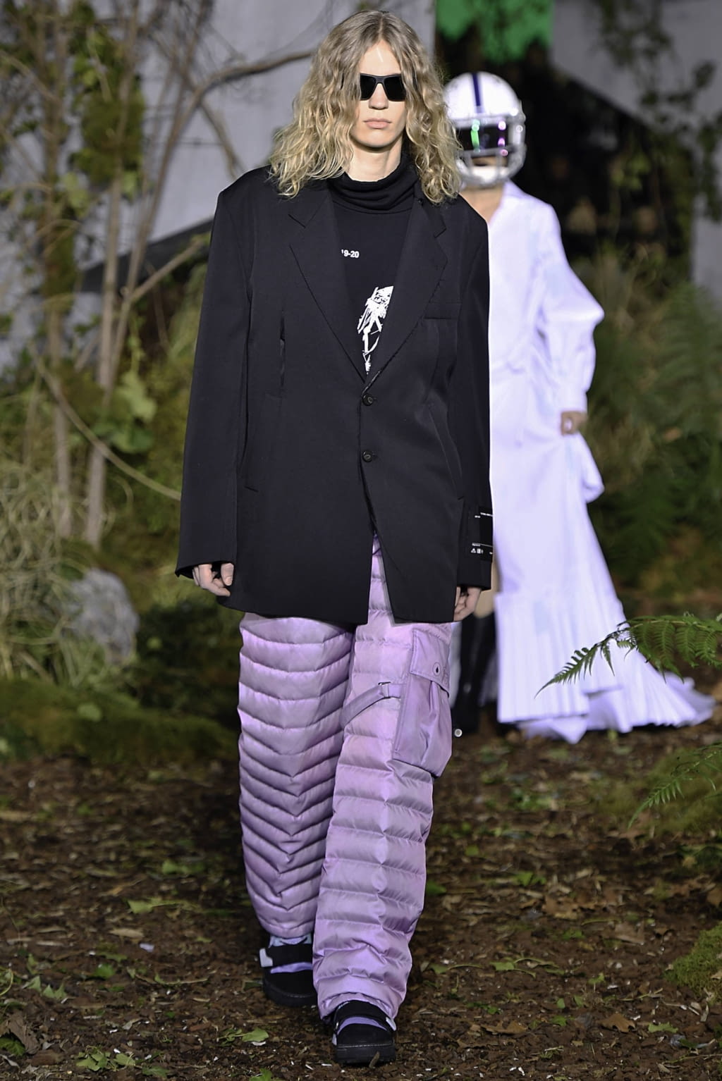 Fashion Week Paris Fall/Winter 2019 look 33 from the Off-White collection 男装
