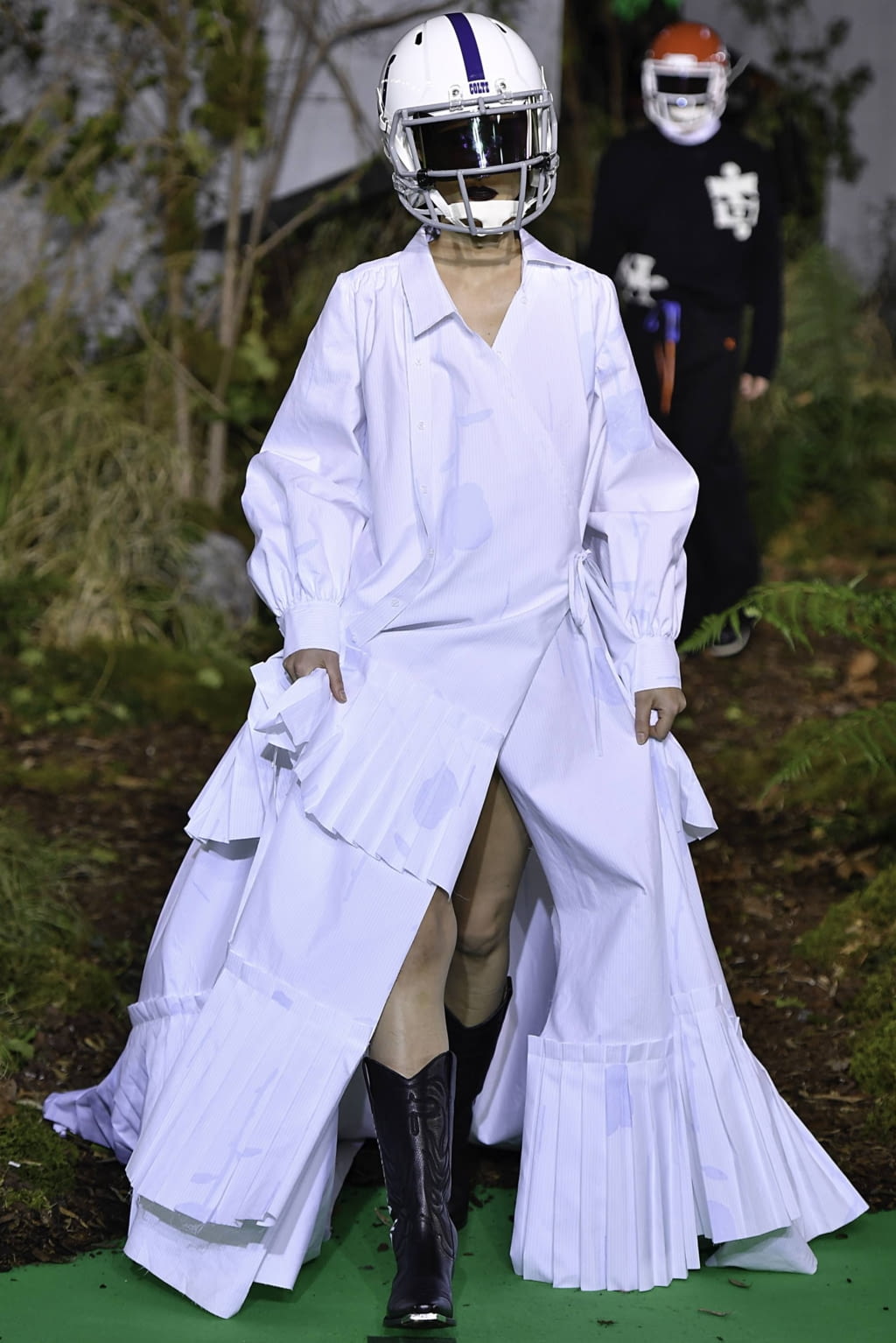 Fashion Week Paris Fall/Winter 2019 look 34 from the Off-White collection 男装