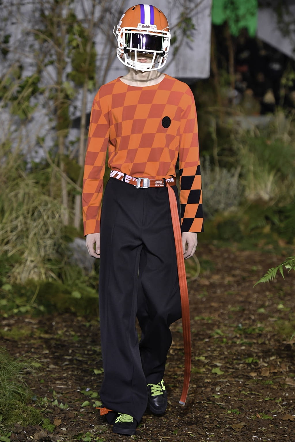 Fashion Week Paris Fall/Winter 2019 look 36 from the Off-White collection 男装