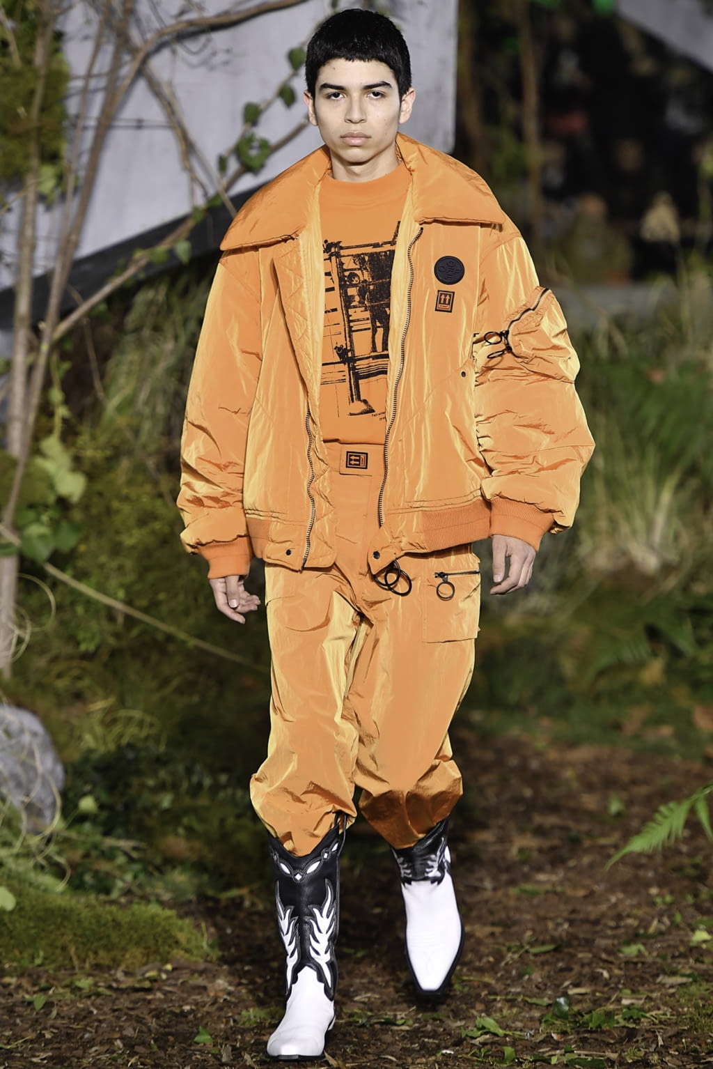 Fashion Week Paris Fall/Winter 2019 look 41 from the Off-White collection 男装