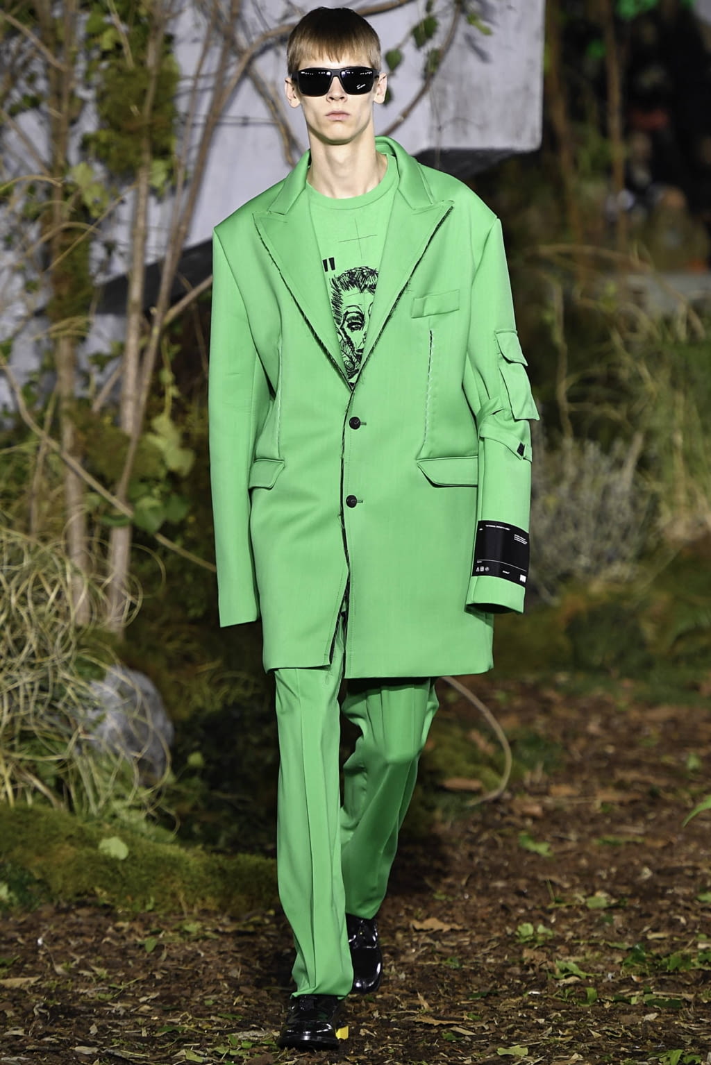 Fashion Week Paris Fall/Winter 2019 look 49 from the Off-White collection 男装