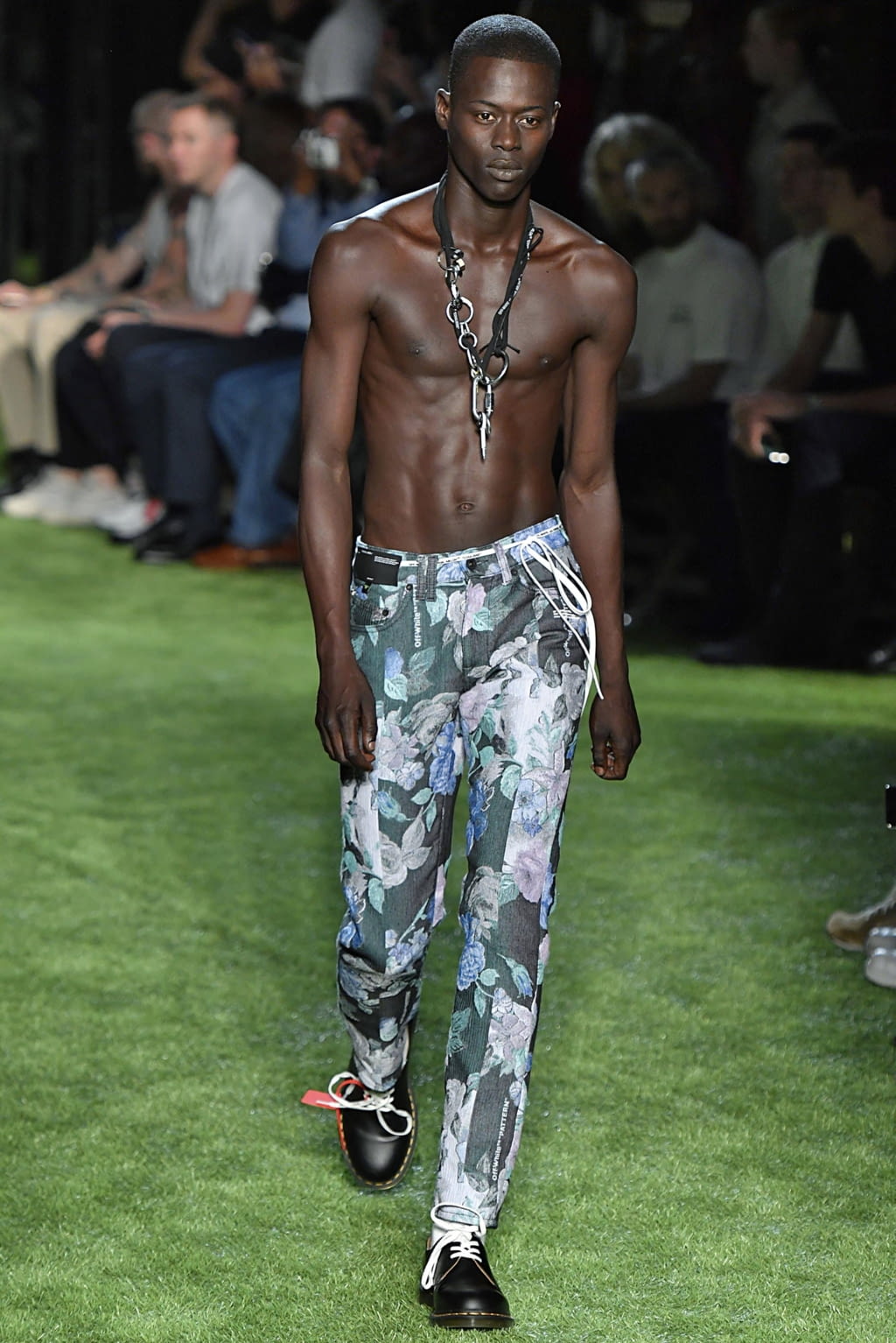 Fashion Week Paris Spring/Summer 2019 look 9 from the Off-White collection menswear