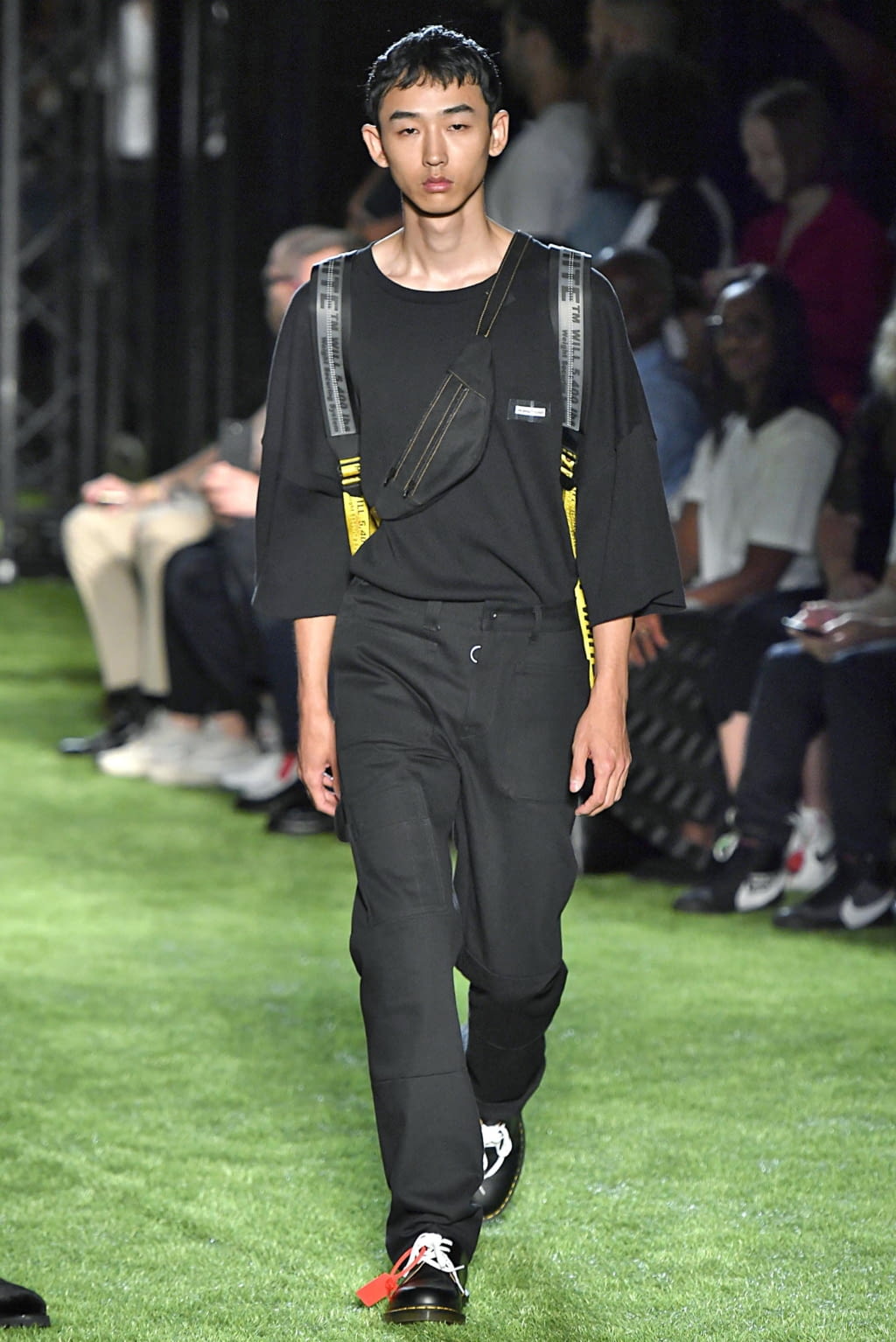 Fashion Week Paris Spring/Summer 2019 look 11 from the Off-White collection 男装