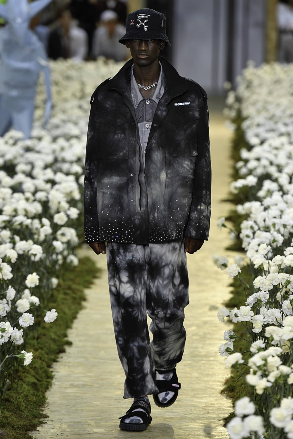 Fashion Week Paris Spring/Summer 2020 look 13 from the Off-White collection menswear