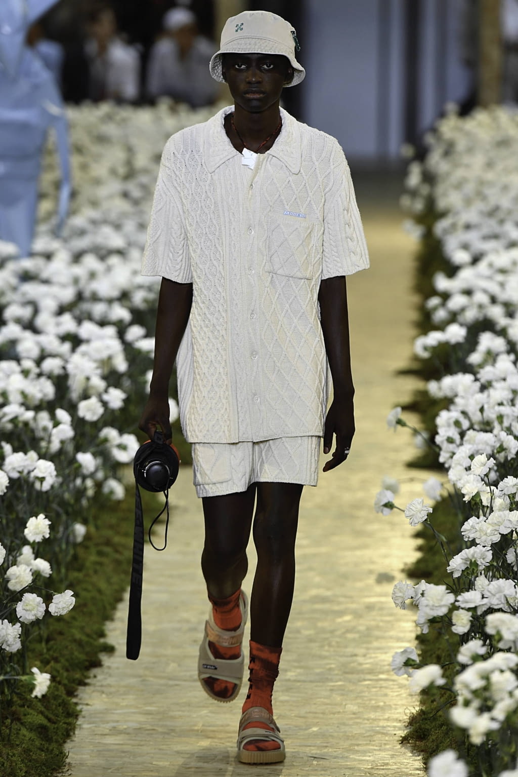 Fashion Week Paris Spring/Summer 2020 look 28 from the Off-White collection 男装