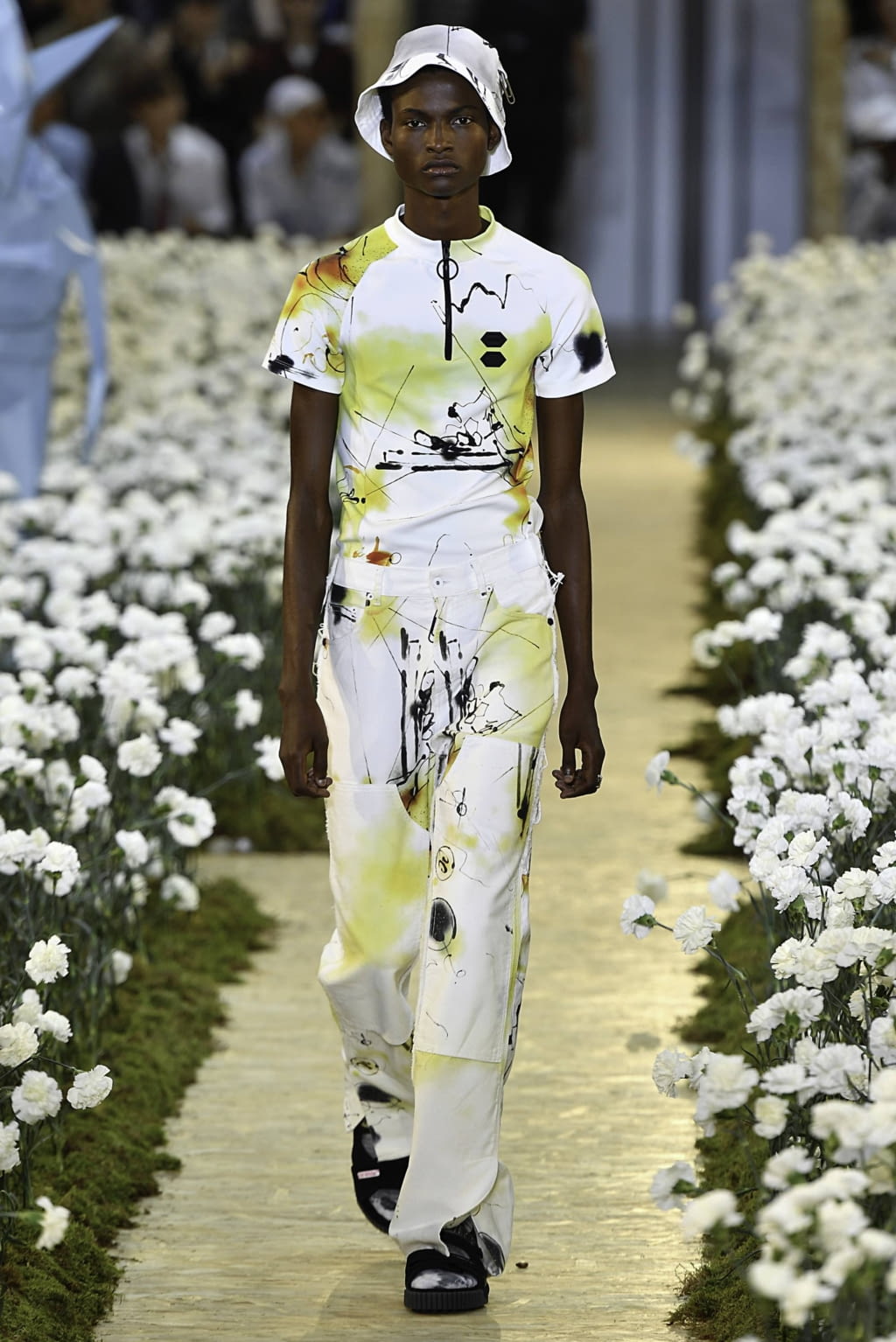 Fashion Week Paris Spring/Summer 2020 look 41 from the Off-White collection 男装
