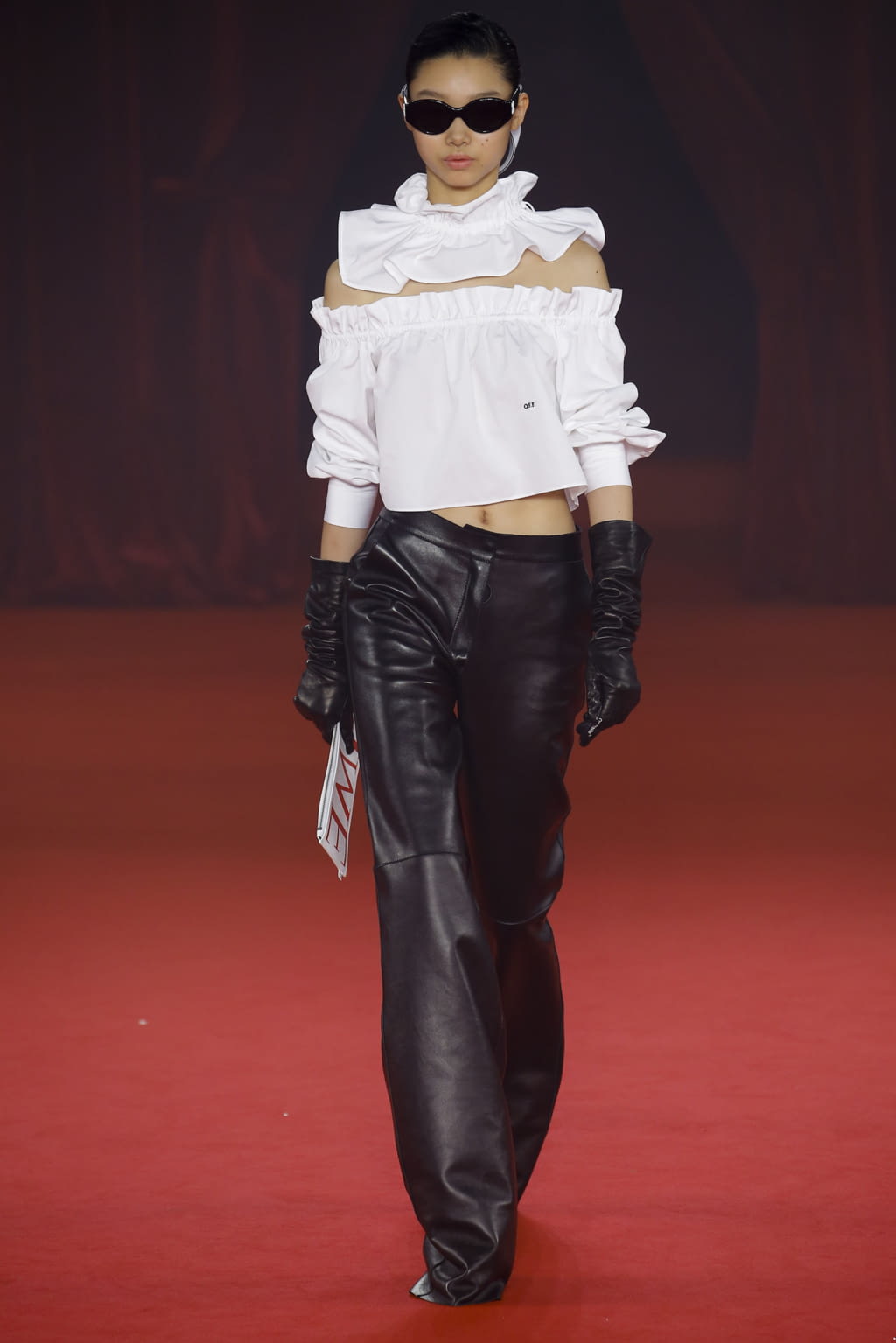 Fashion Week Paris Spring/Summer 2018 look 7 from the Off-White collection 女装