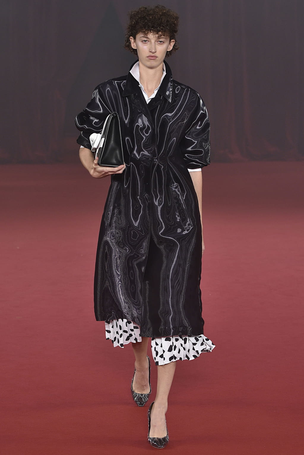 Fashion Week Paris Spring/Summer 2018 look 15 from the Off-White collection 女装