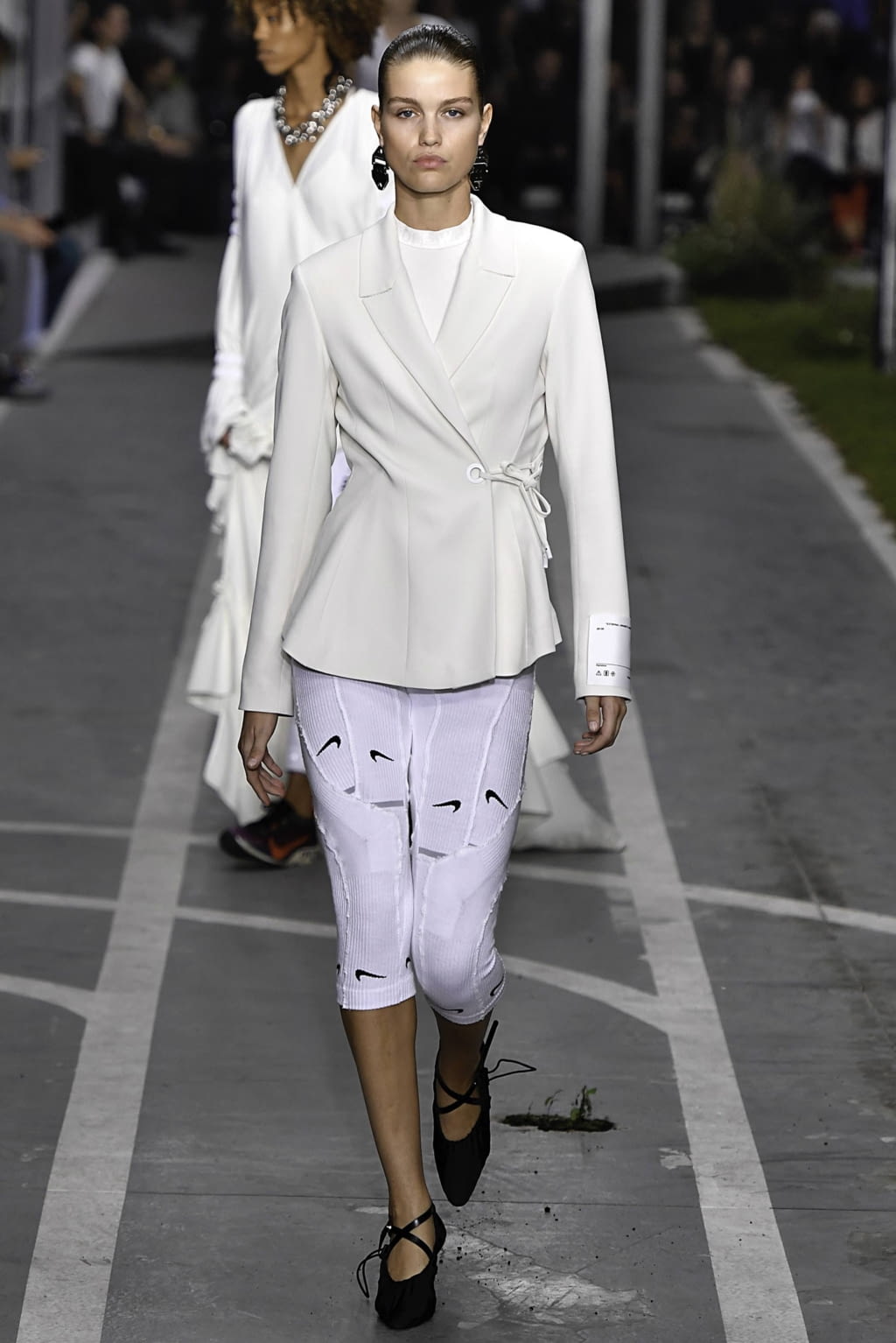 Fashion Week Paris Spring/Summer 2019 look 11 de la collection Off-White womenswear