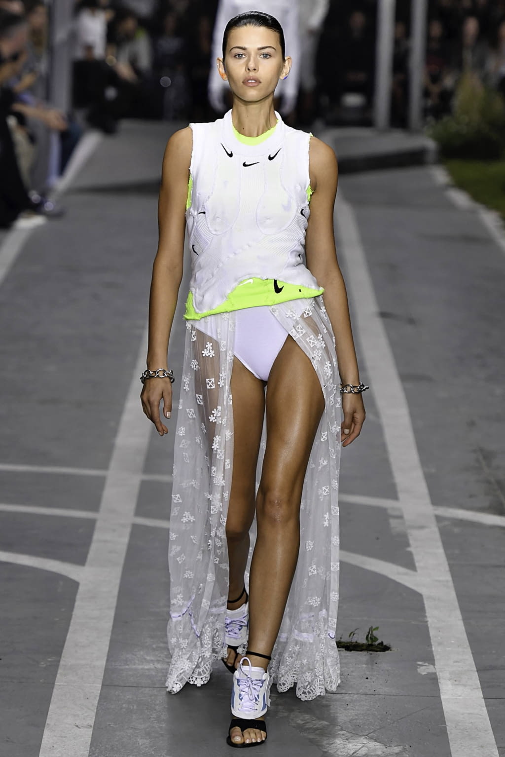 Fashion Week Paris Spring/Summer 2019 look 15 from the Off-White collection 女装