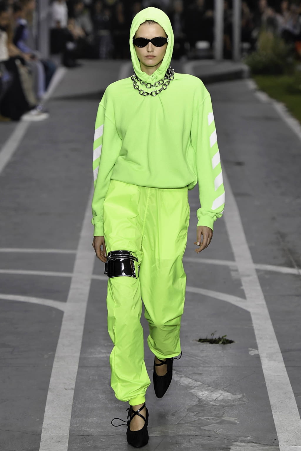 Fashion Week Paris Spring/Summer 2019 look 21 from the Off-White collection womenswear