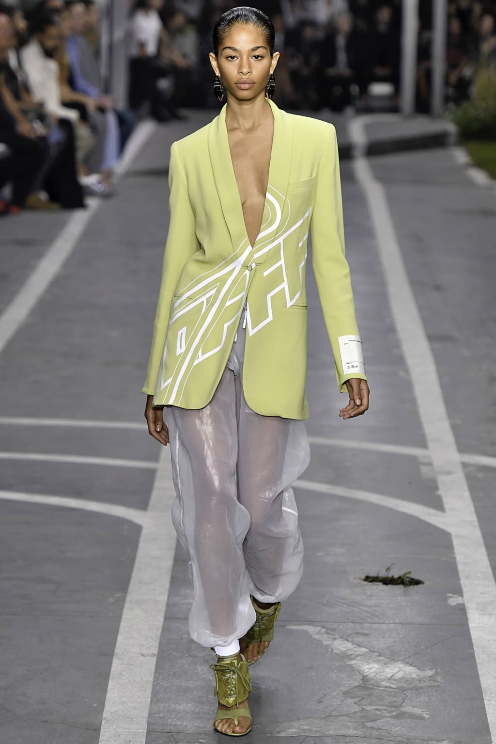 Fashion Week Paris Spring/Summer 2019 look 29 from the Off-White collection 女装