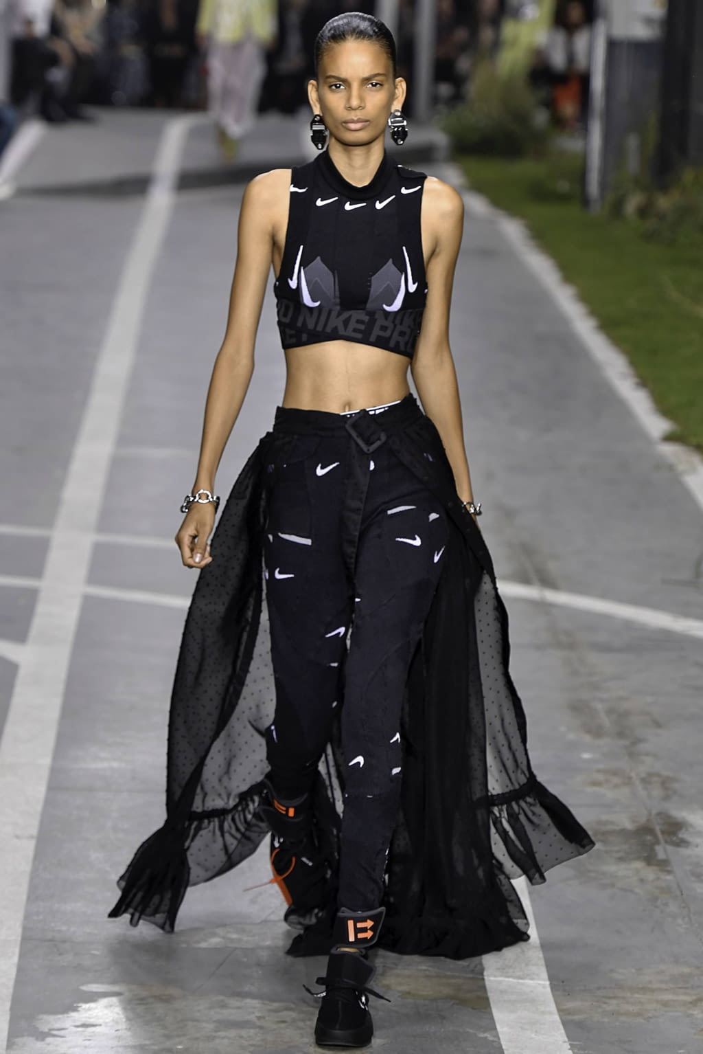 Fashion Week Paris Spring/Summer 2019 look 34 from the Off-White collection womenswear